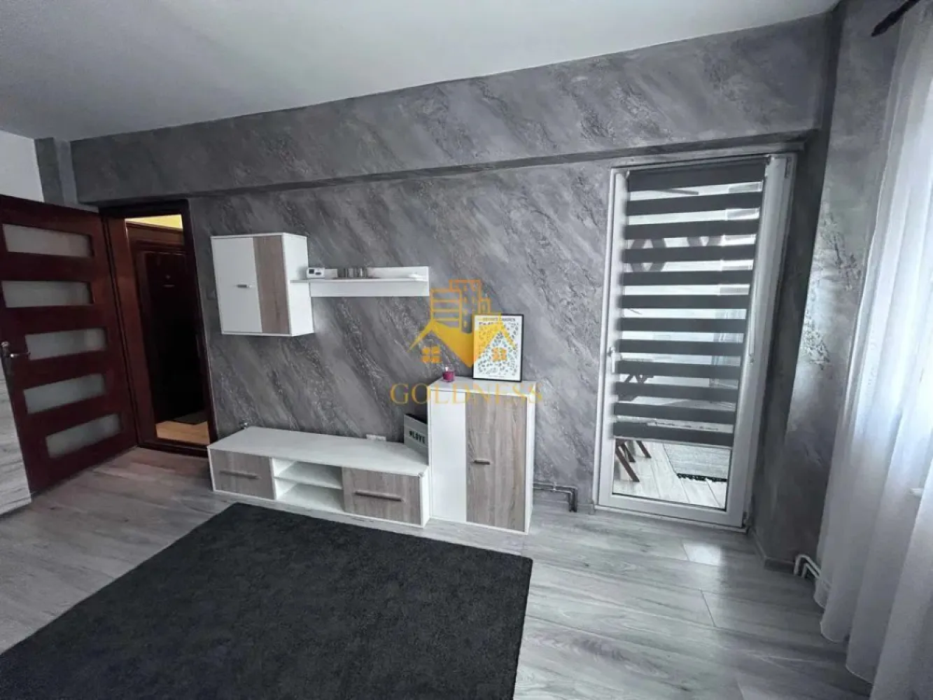 2 Camere decomandate, Fabricii, Marasti, Petfriendly ,BRD,Dorobantilor - GOLDNESS Imobiliare vă propune spre închiriere un apartament cu 2 camere complet mobilat și utilat, la etajul 10 într-un imobil de 10 etaje, în Cartierul Marasti! Posibilitate de parcare in zona la liber! Se află în apropierea stațiilor de transport în comun, magazine, restaurante, spații verzi, farmacii, etc. Apartamentul este compartimentat astfel: - dormitor cu pat matrimonial, dressing, noptiere - living cu canapea extensibilă, loc de servit masa - bucatarie complet utilată și mobilată, - baie cu dus walk-in, calorifer port prosop și dulap pentru depozitare. - balcon 7 mp. Imobilul este dotat cu toate cele necesare- centrală proprie, frigider, aragaz, hotă, mașină de spălat haine, etc. Dacă sunteți interesați de acest apartament și doriți să îl vizionați, dar și pentru alte oferte nu ezitați să ne contactați telefonic sau prin e-mail. Vă stăm la dispoziție! Pentru intermediere se percepe un comision de 50% din prețul chiriei! }}