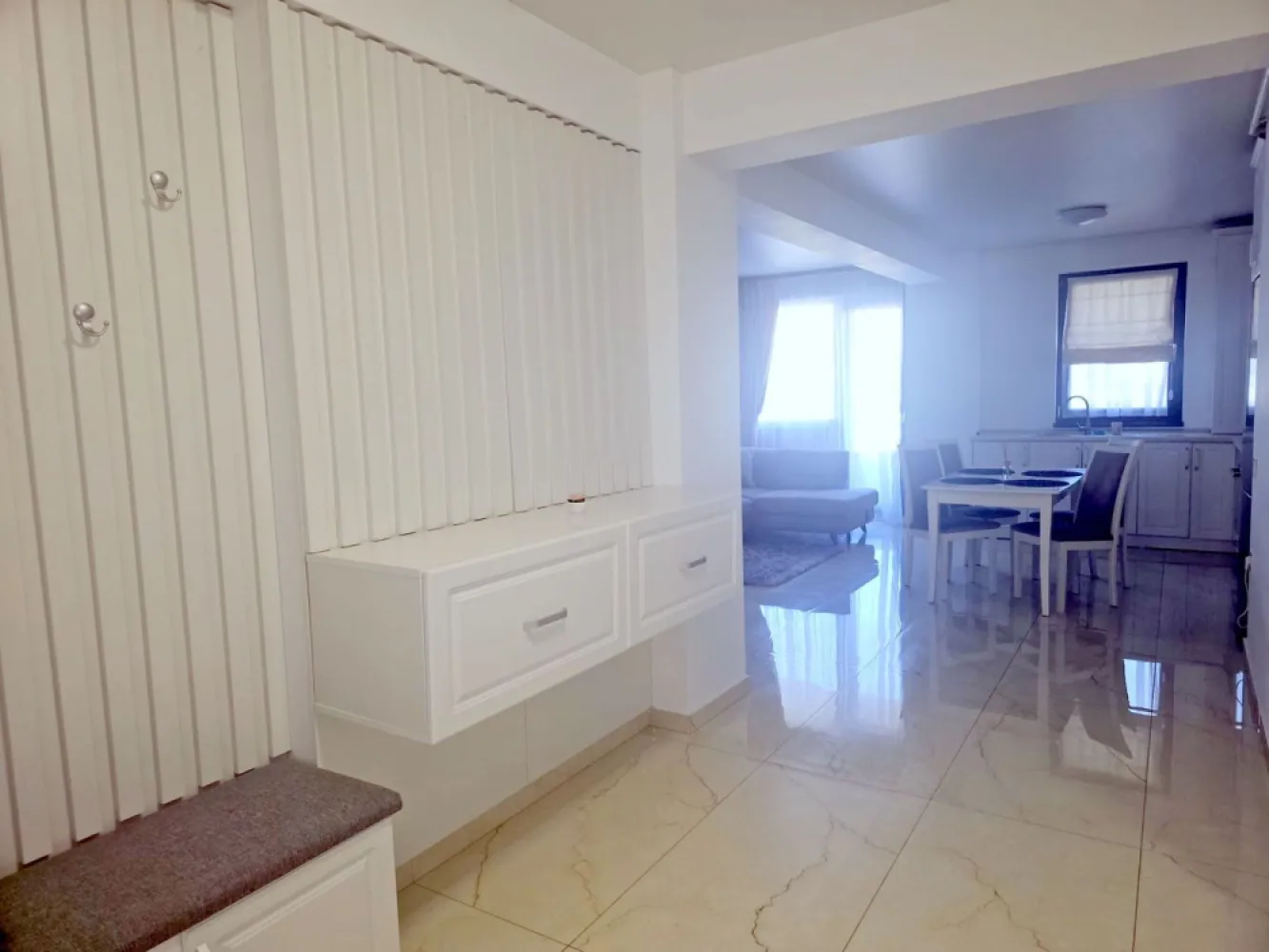 Inchiriere 2 camere Complex Roka, Micro 17 – parcare – 630 euro/luna