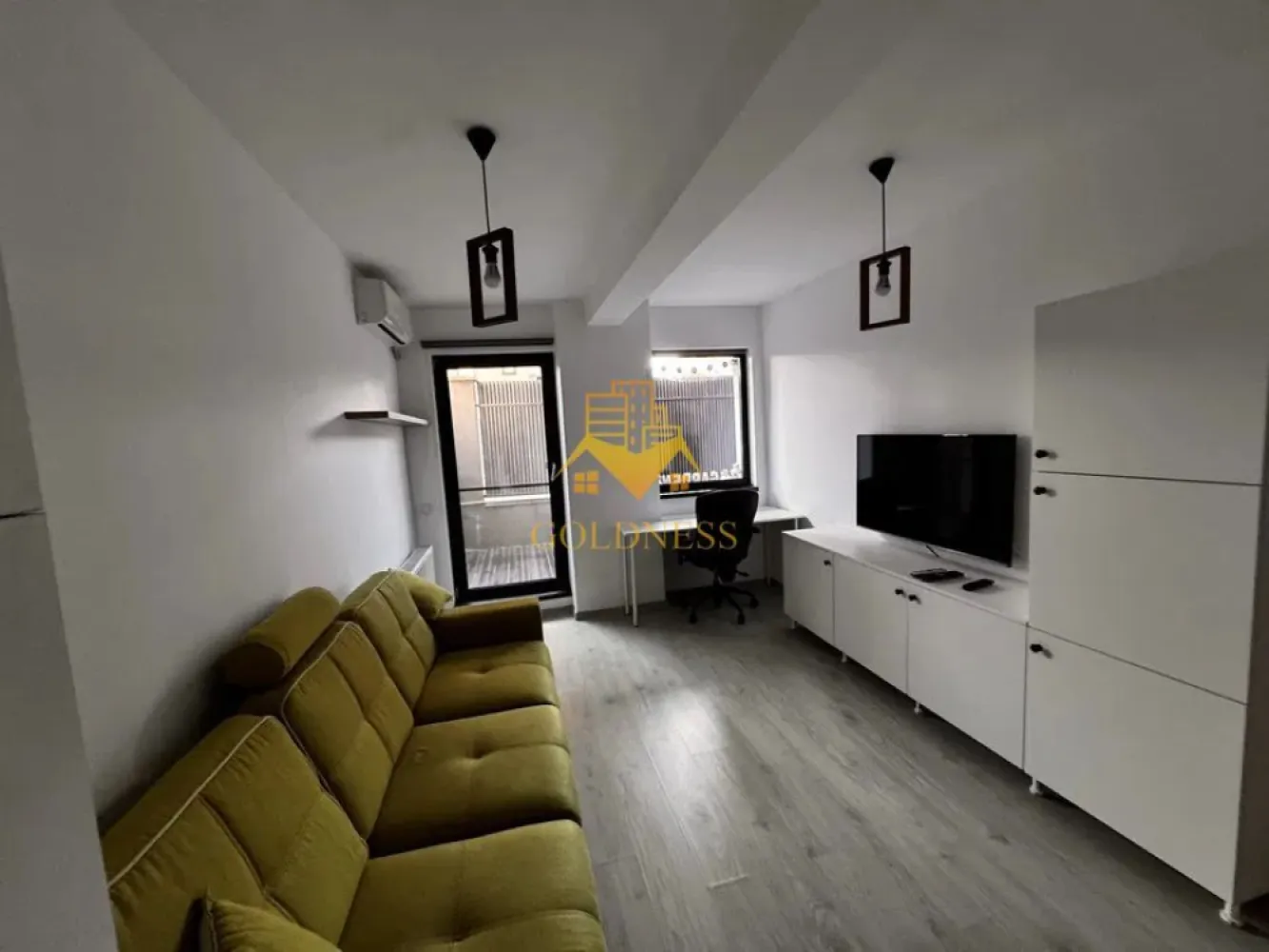 2 Camere decomandate, Parcare, Borhanci, Romul Ladea, Terasa, Modern - GOLDNESS Imobiliare vă propune spre închiriere un apartament cu 2 camere complet mobilat și utilat, la parterul unui imobil de 6 etaje, în Cartierul Borhanci! Parcare subterana inclusa ! Se află în apropierea stațiilor de transport în comun, magazine, restaurante, spații verzi, farmacii, etc. Apartamentul este compartimentat astfel: - dormitor cu pat matrimonial, dressing, noptiere - living cu canapea extensibilă, loc de servit masa, birou, TV, iesire pe terasa - bucatarie complet utilată și mobilată - baie cu cada, calorifer port prosop și dulap pentru depozitare. - terasa de 17 mp. Imobilul este dotat cu toate cele necesare- centrală proprie, frigider, aragaz, hotă, mașină de spălat haine, etc. Dacă sunteți interesați de acest apartament și doriți să îl vizionați, dar și pentru alte oferte nu ezitați să ne contactați telefonic sau prin e-mail. Vă stăm la dispoziție! Pentru intermediere se percepe un comision de 50% din prețul chiriei!