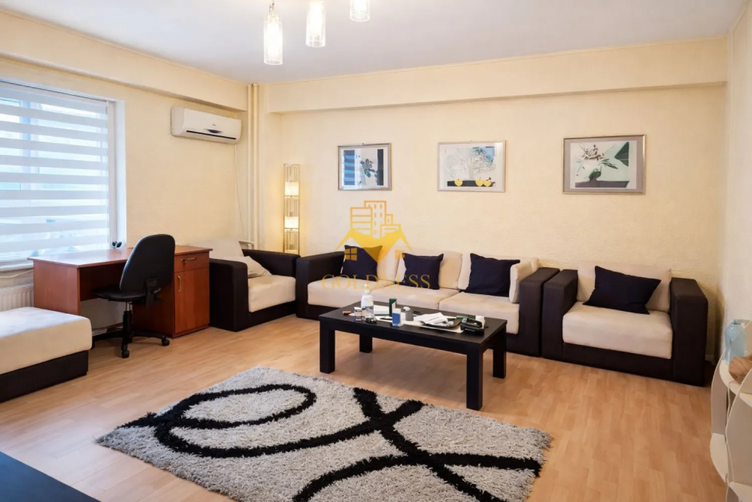 2 Camere decomandate, Parcare, Zorilor, UMF,UTCN, Profi,Observatorului - GOLDNESS Imobiliare vă propune spre închiriere un apartament cu 2 camere complet mobilat și utilat, la etajul 2 într-un imobil de 8 etaje, în Cartierul Zorilor! Parcare subterana inclusa! Se află în apropierea stațiilor de transport în comun, magazine, restaurante, spații verzi, farmacii, etc. Apartamentul este compartimentat astfel: - dormitor cu pat matrimonial, dressing, noptiere - living cu canapea extensibilă, loc de servit masa, AC, birou, - bucatarie complet utilată și mobilată, - baie cu cada, calorifer port prosop și dulap pentru depozitare. - balcon 5 mp. Imobilul este dotat cu toate cele necesare- centrală proprie, frigider, aragaz, hotă, mașină de spălat haine, etc. Dacă sunteți interesați de acest apartament și doriți să îl vizionați, dar și pentru alte oferte nu ezitați să ne contactați telefonic sau prin e-mail. Vă stăm la dispoziție! Pentru intermediere se percepe un comision de 50% din prețul chiriei!
