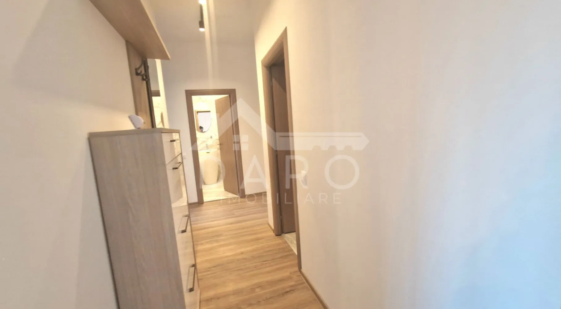 Apartament de inchiriat cu 3 camere , strada Papiu Ilarian