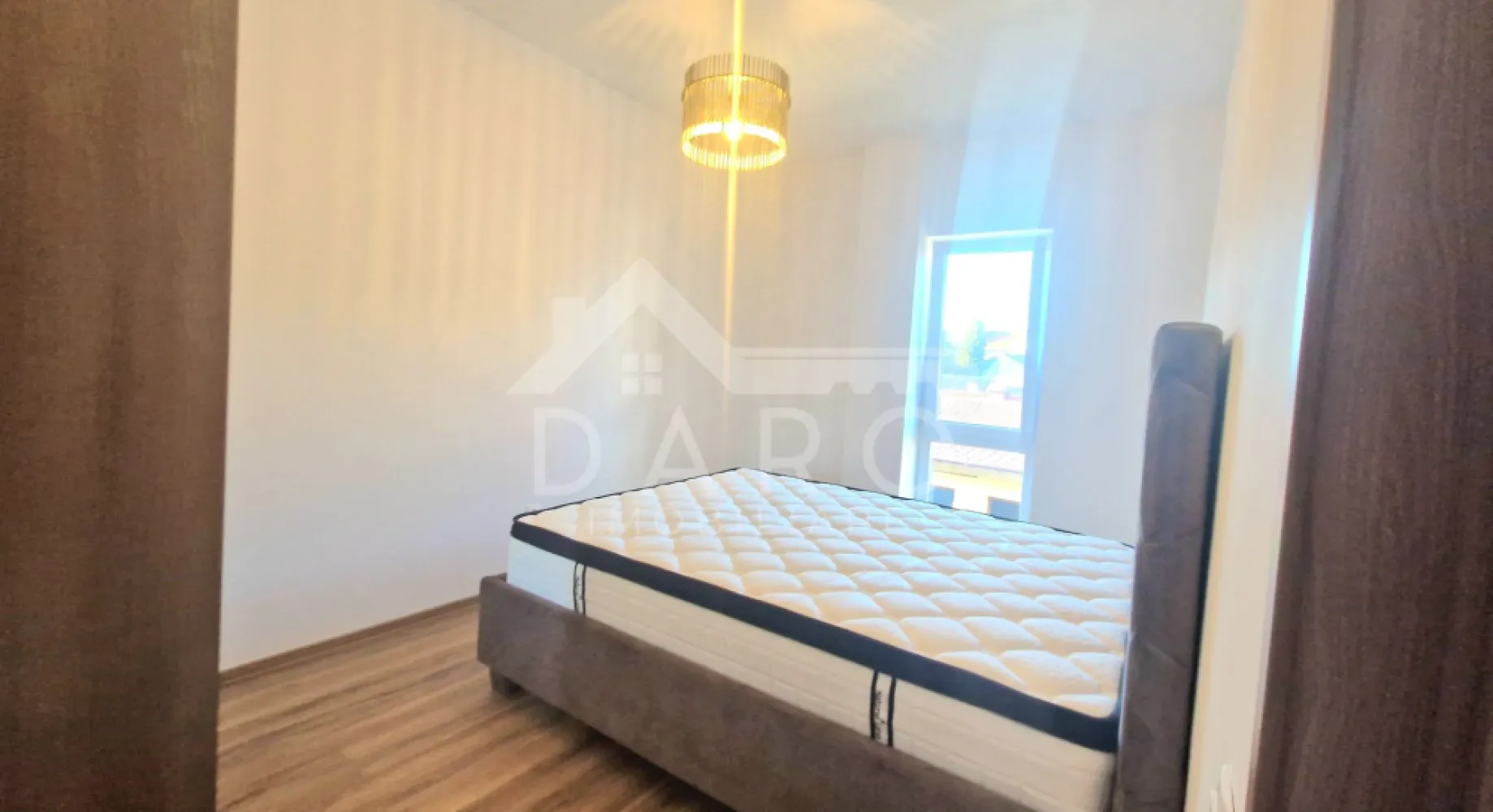 Apartament de inchiriat cu 3 camere , strada Papiu Ilarian