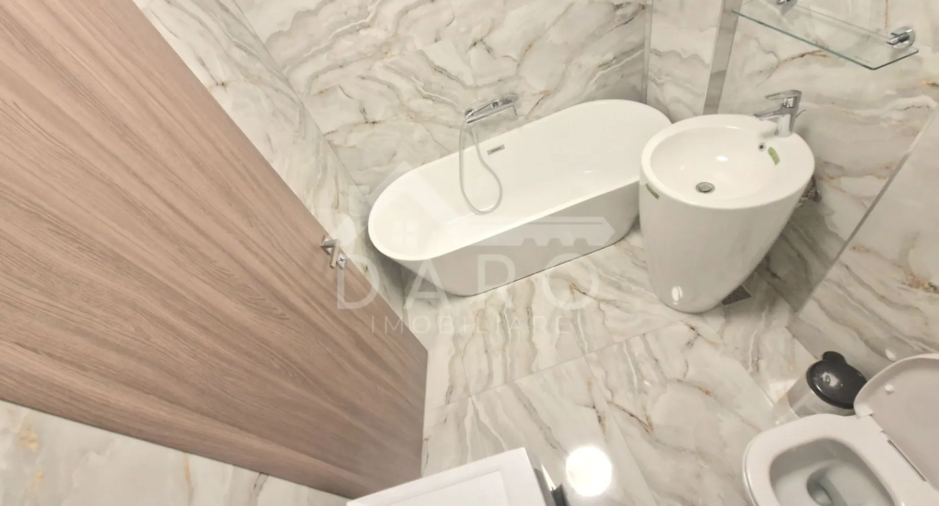 Apartament de inchiriat cu 3 camere , strada Papiu Ilarian