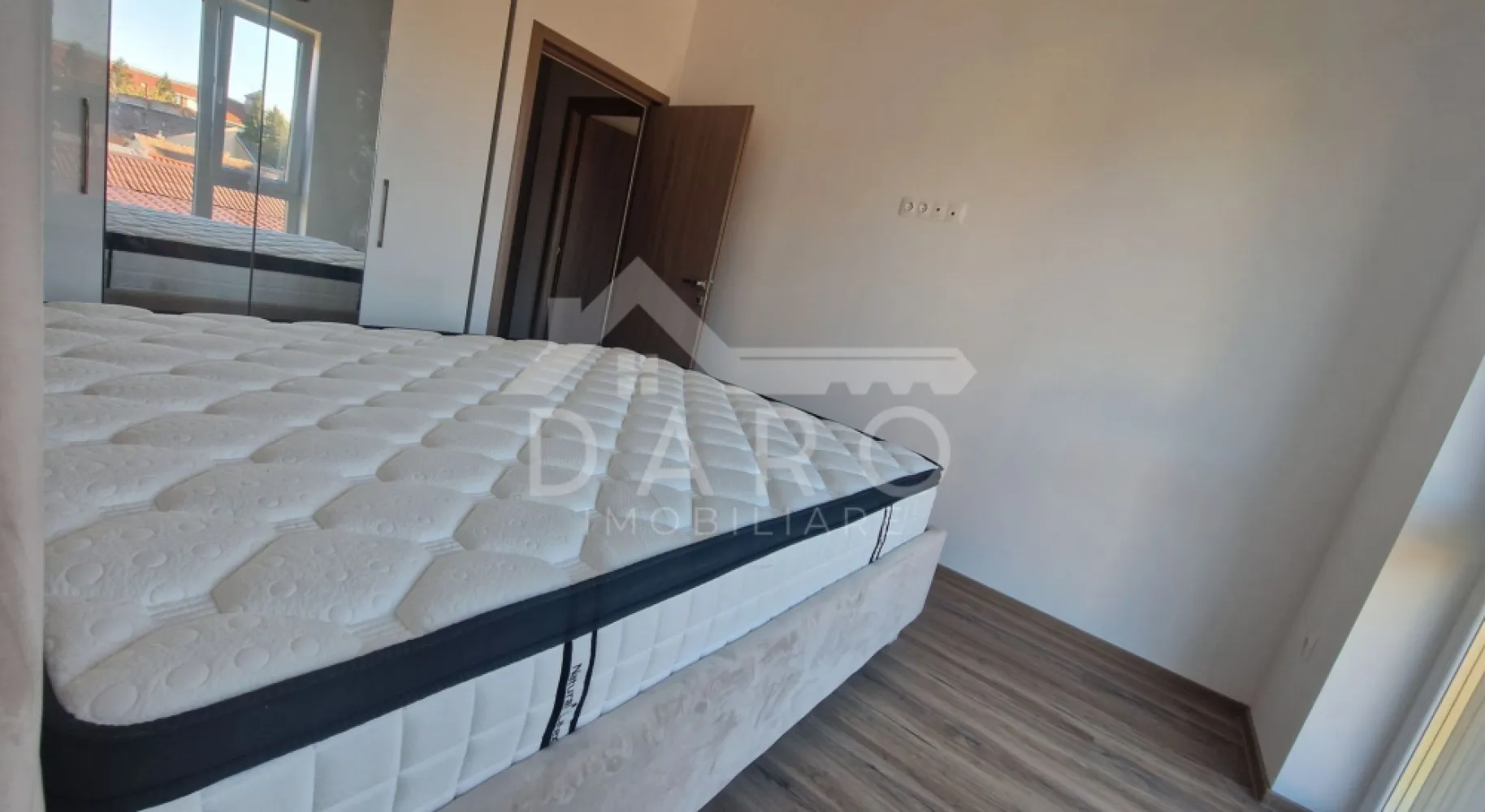 Apartament de inchiriat cu 3 camere , strada Papiu Ilarian