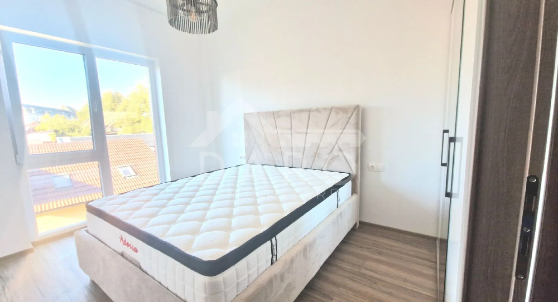 Apartament de inchiriat cu 3 camere , strada Papiu Ilarian