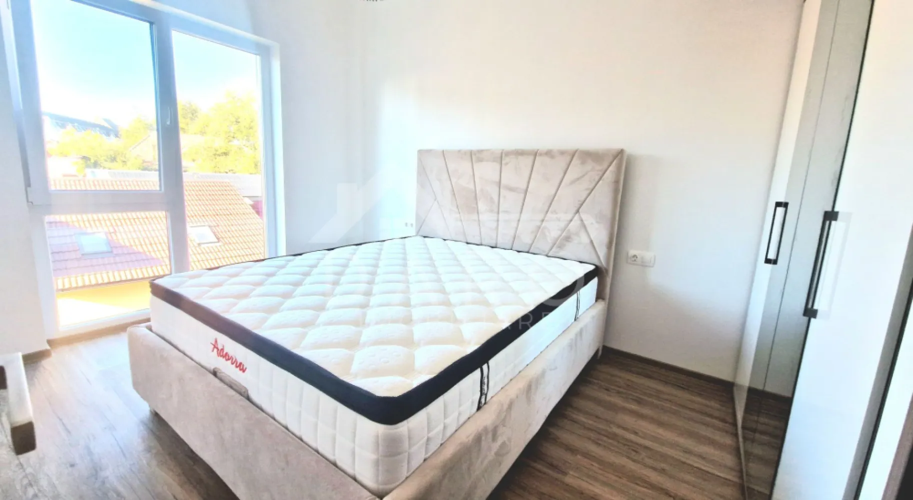 Apartament de inchiriat cu 3 camere , strada Papiu Ilarian