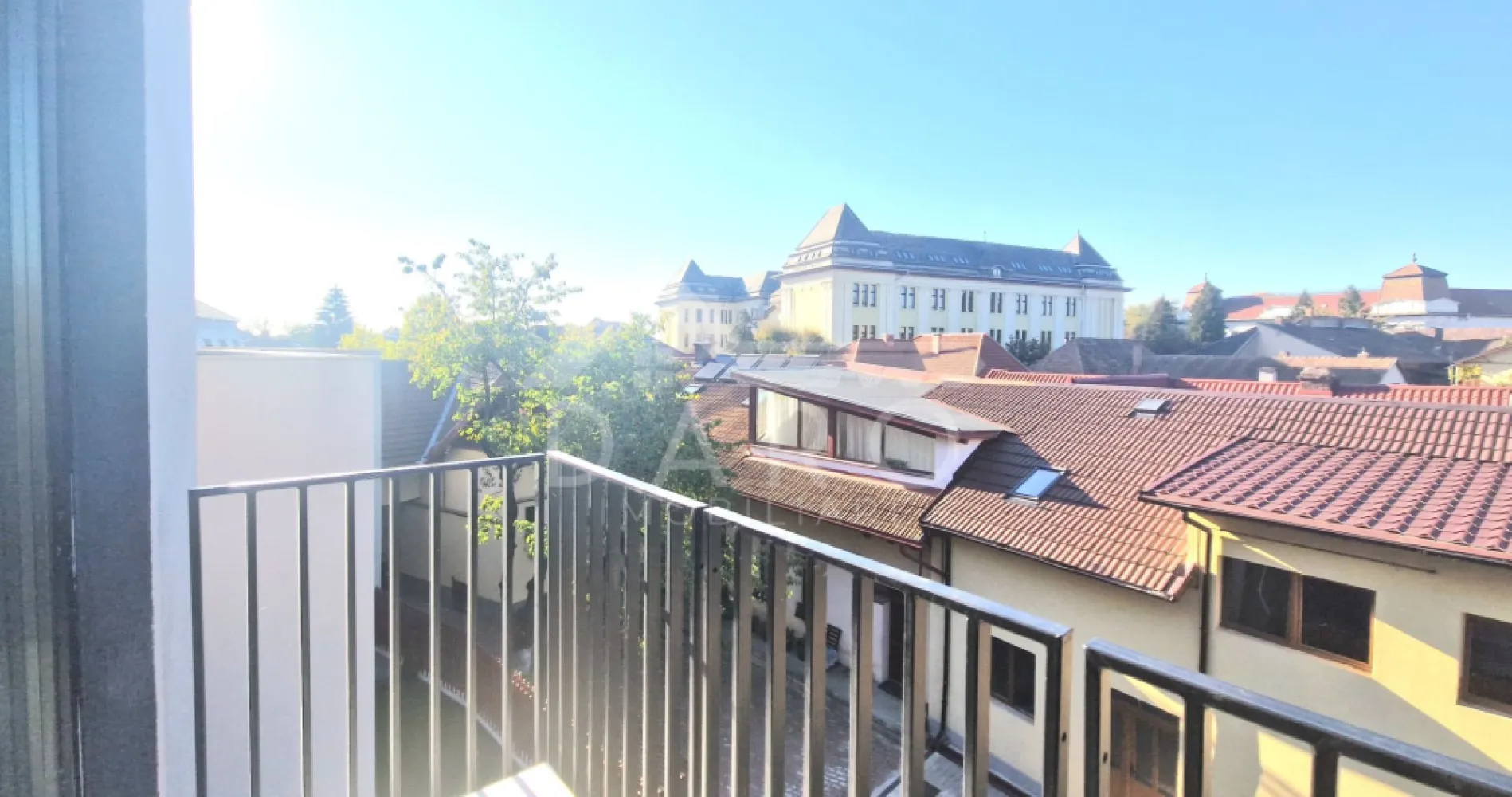 Apartament de inchiriat cu 3 camere , strada Papiu Ilarian