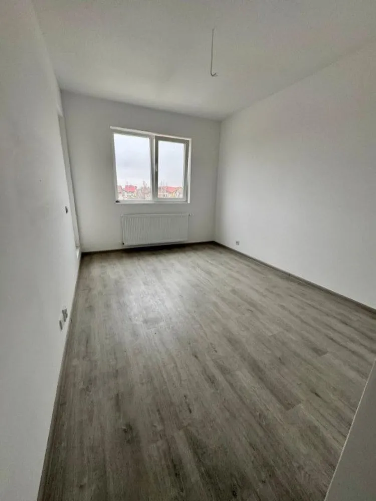 Gars Militari Residence - mutare imediata!! - TVA INCLUS !! Vă prezentăm o garsonieră deosebită, situată în cartierul Militari Residence, într-un bloc modern cu regim de înălțime P+3, poziționat strategic pentru a vă oferi confort și accesibilitate. Detalii proprietate: - Tip: Garsonieră - Locație: Militari Residence Avantaje: - Bloc nou, construit cu materiale de calitate, garantând un standard ridicat de confort. - Poziție excelentă, în imediata apropiere a mijloacelor de transport în comun, pentru o deplasare facilă către orice zonă a orașului. - Acces rapid la instituții educaționale (școli publice), centre comerciale, supermarketuri și mall-uri. - Zonă liniștită, ideală pentru locuit sau investiție. Acum este momentul să achiziționați locuința visurilor dumneavoastră! Contactați-ne pentru mai multe detalii și programarea unei vizionări. }}