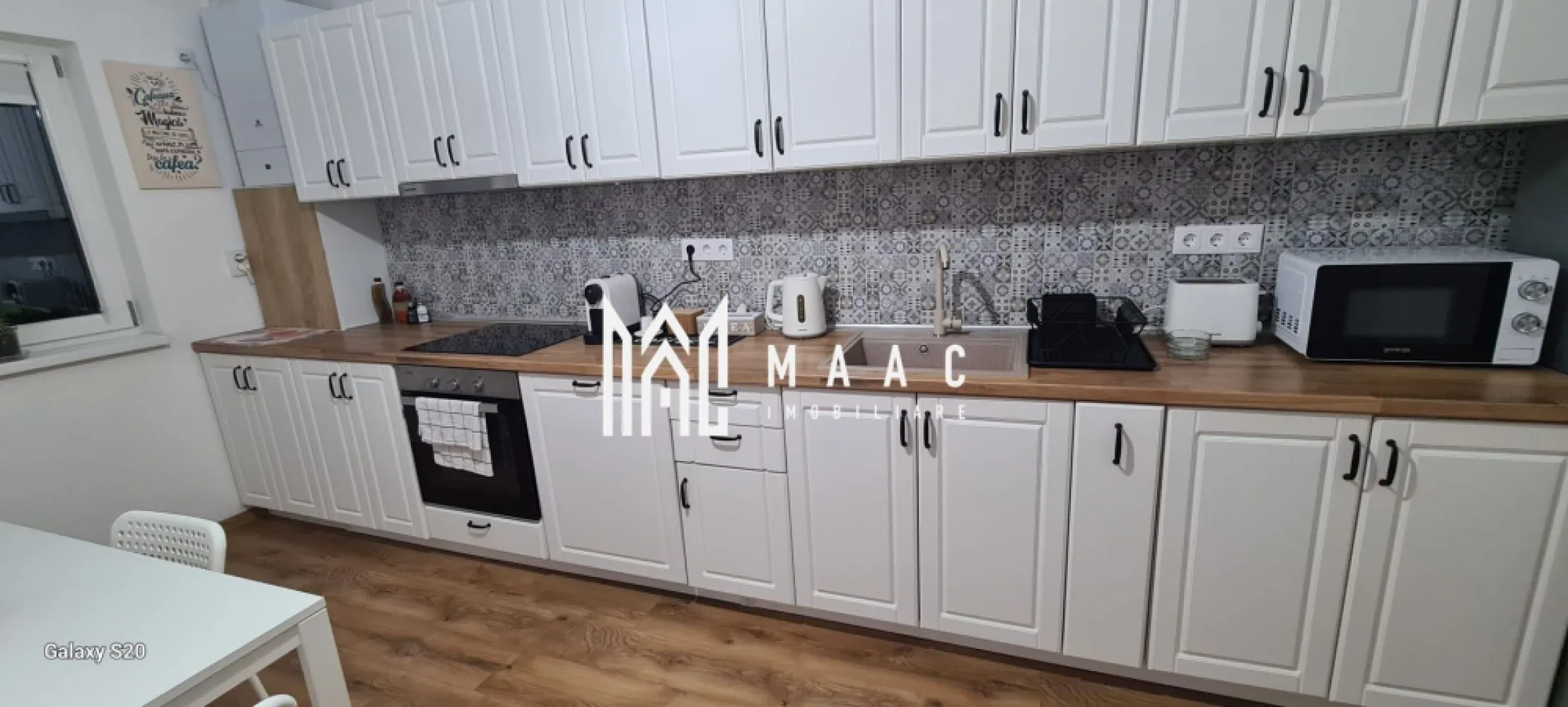 Casa 4 Camere | 135 MPU | Zona Triajului - MAAC Imobiliare vă propune spre închiriere un duplex spațios, situat într-o zonă liniștită din Șelimbăr – ideal pentru o familie care își dorește confort, intimitate și acces rapid către oraș. Detalii proprietate: Suprafață utilă: 135 mp Compartimentare: 4 camere, 2 băi, bucătărie Pod de depozitare – spațios și util Loc de parcare în curte Dotări și utilități: Se închiriază mobilat și echipat cu electrocasnice Încălzire în pardoseală, pentru confort sporit Spații luminoase, compartimentate eficient Curte amenajată, acces facil Avantaje: Zonă liniștită, cu acces rapid către Sibiu Suitabil pentru familie sau cuplu Se acceptă animale de companie Proprietate îngrijită, pregătită pentru mutare imediată Pentru mai multe detalii și pentru programarea unei vizionări, vă rugăm să ne contactați menționând ID: CP2836067 }}