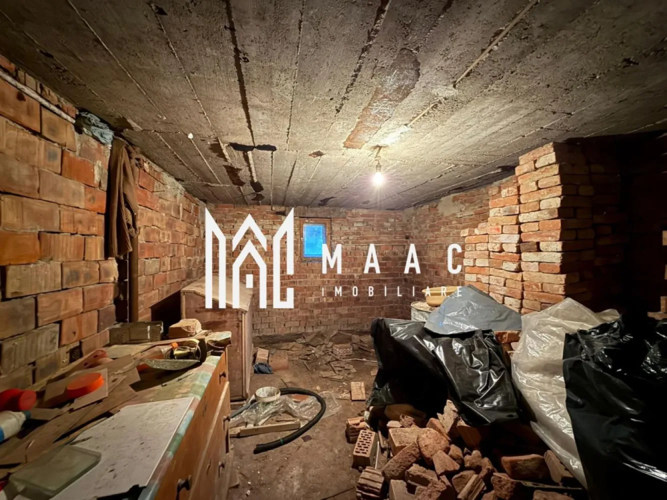 Casa individuala 3 camere | Pivnita | Pod | Curte | Lupeni