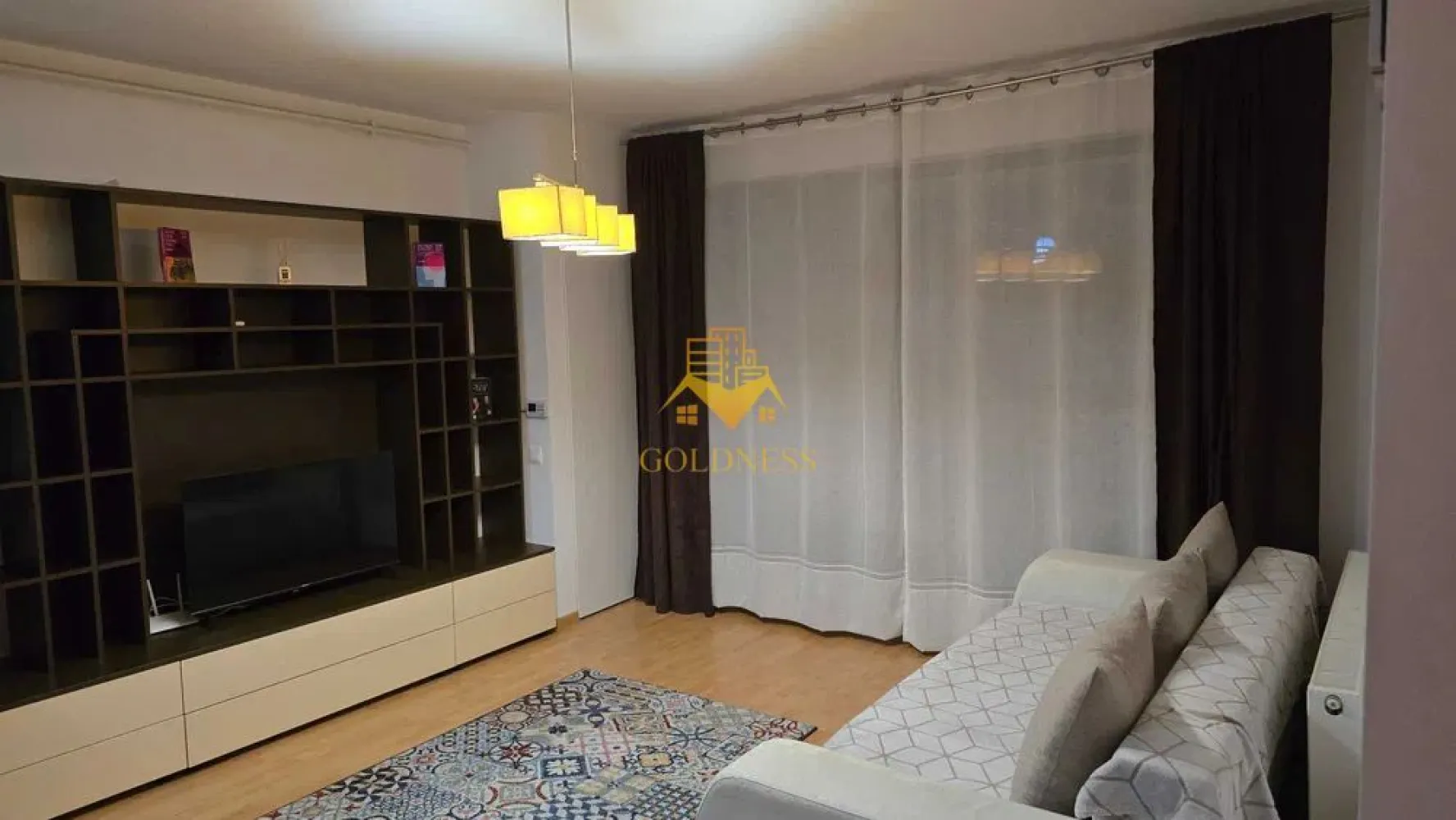 2 camere open space, parcare subterana, Calea Turzii, Leroy Merlin - GOLDNESS Imobiliare vă propune spre închiriere un apartament cu 2 camere complet mobilat și utilat, la etajul 3 într-un imobil de 7 etaje, în Cartierul Europa . Dispune de loc de parcare subterana! Se află în apropierea stațiilor de transport în comun, magazine, restaurante, spații verzi, farmacii, etc. Apartamentul este compartimentat astfel: - dormitor cu pat matrimonial, dressing, noptiere - living cu bucatarie open space complet utilată și mobilată, canapea extensibilă, loc de servit masa - baie cu cada calorifer port prosop și dulap pentru depozitare. - balcon de 3 mp. Imobilul este dotat cu toate cele necesare- centrală proprie, frigider, aragaz, hotă, mașină de spălat haine, etc. Dacă sunteți interesați de acest apartament și doriți să îl vizionați, dar și pentru alte oferte nu ezitați să ne contactați telefonic sau prin e-mail. Vă stăm la dispoziție! Pentru intermediere se percepe un comision de 50% din prețul chiriei! }}