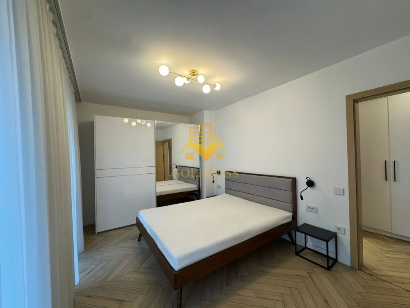 2 camere open space, Premium, Parcare, Zona Piata Abator, Marasti - GOLDNESS Imobiliare vă propune spre închiriere un apartament cu 2 camere complet mobilat și utilat, la etajul 3 într-un imobil de 4 etaje, în Cartierul . Dispune de loc de parcare subterana! Se află în apropierea stațiilor de transport în comun, magazine, restaurante, spații verzi, farmacii, etc. Apartamentul este compartimentat astfel: - dormitor cu pat matrimonial, dressing, noptiere - living cu bucatarie open space complet utilată și mobilată, canapea extensibilă, loc de servit masa - baie cu dus walk-in, calorifer port prosop și dulap pentru depozitare. - 2 balcoane 10 mp. Imobilul este dotat cu toate cele necesare- centrală proprie, frigider, aragaz, hotă, mașină de spălat haine si haine, televizor, etc. Dacă sunteți interesați de acest apartament și doriți să îl vizionați, dar și pentru alte oferte nu ezitați să ne contactați telefonic sau prin e-mail. Vă stăm la dispoziție! Pentru intermediere se percepe un comision de 50% din prețul chiriei! }}