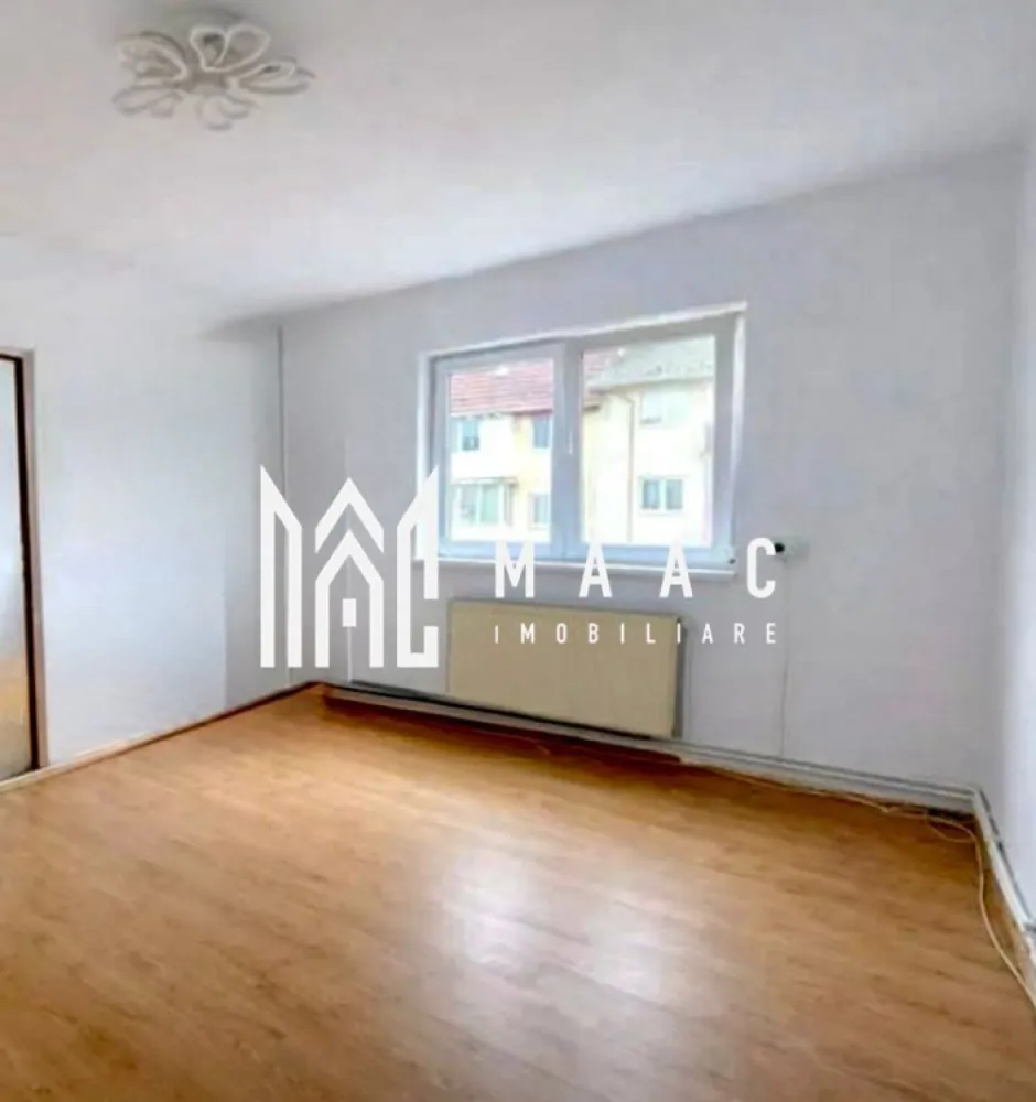 Apartament 2 Camere I Nedecomandat I Etaj 4 I Piata Rahovei - MAAC Imobiliare vă propune spre vânzare un apartament cu 2 camere, nedecomandat, situat la etajul 4 din 4 al unui imobil amplasat în zona Piața Rahovei, o zonă urbană bine conectată la facilități comerciale și servicii esențiale. Proprietatea are o suprafață de 37 mp și reprezintă o opțiune potrivită atât pentru locuință proprie, cât și pentru investiție imobiliară, datorită poziționării într-o zonă cu acces rapid la puncte de interes din oraș. Apartamentul beneficiază de o compartimentare practică pentru această categorie de suprafață, spațiile fiind organizate astfel încât să ofere funcționalitate și confort pentru locuire. Poziționarea la ultimul etaj oferă un plus de intimitate, iar proximitatea față de magazine și servicii contribuie la un stil de viață comod. Compartimentarea locuinței este următoarea: -Dormitor -Bucătărie -Baie -Hol Imobilul este situat într-o zonă cu acces facil către centre comerciale și diverse puncte de interes, ceea ce face ca toate necesitățile zilnice să fie la îndemână. În imediata apropiere se găsesc magazine, servicii și multiple facilități urbane. De asemenea, accesul la mijloacele de transport în comun este rapid, oferind conexiuni eficiente către alte zone ale orașului. Apartamentul se vinde nemobilat și neutilat, oferind posibilitatea amenajării și personalizării spațiului în funcție de preferințele viitorului proprietar. Datorită poziționării și caracteristicilor sale, proprietatea poate reprezenta o alegere potrivită atât pentru locuire, cât și pentru investiție. Pentru mai multe detalii vă rugăm să precizați telefonic că ați văzut anunțul cu CP2953718. }}