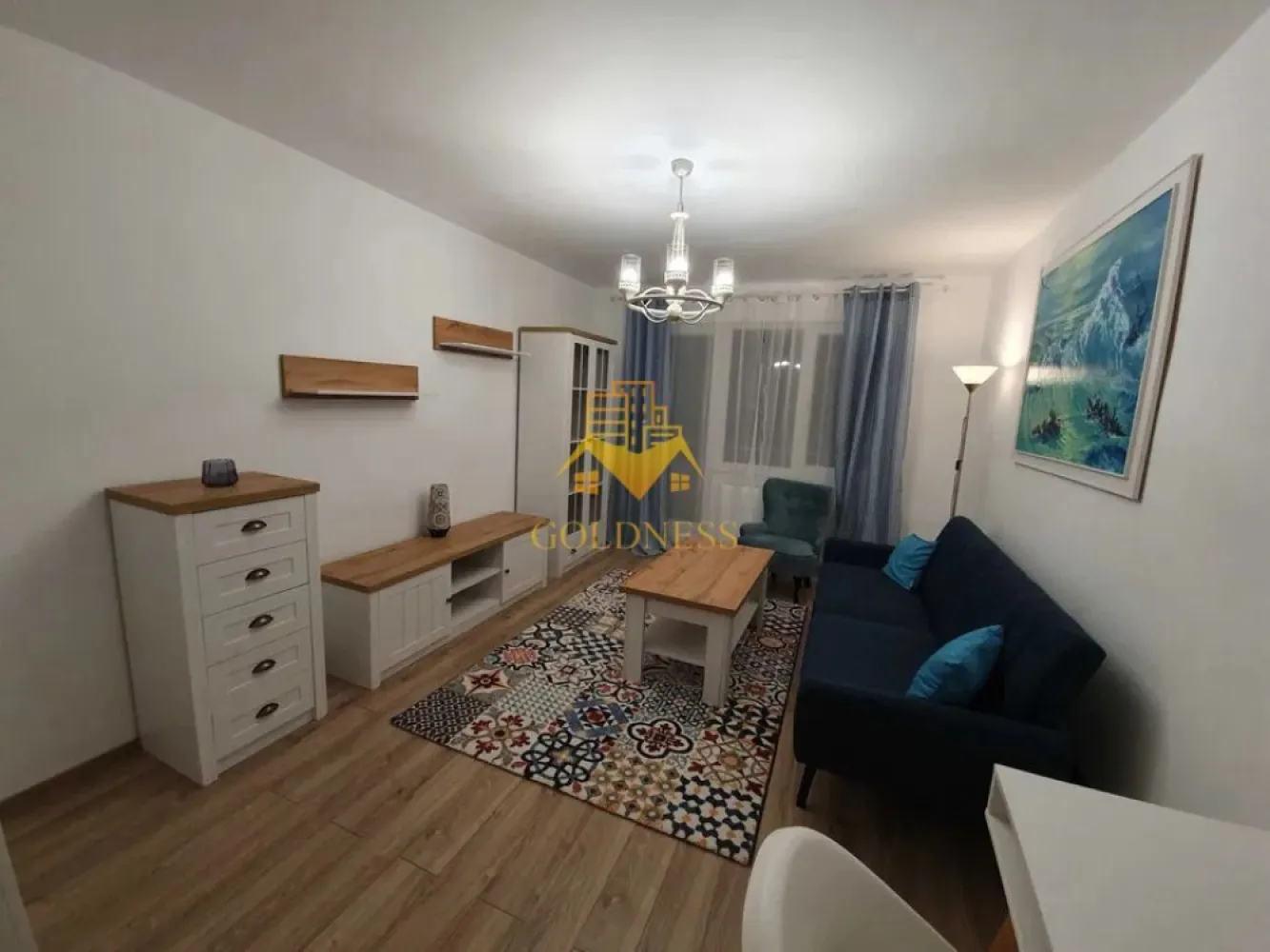 2 camere decomandate, Modern, Iulius Mall, Baza Sportiva Gheorgheni - GOLDNESS Imobiliare vă propune spre închiriere un apartament cu 2 camere complet mobilat și utilat, la etajul 1 într-un imobil de 8 etaje, în Gheorgheni. Posibilitate de parcare in zona la liber / abonament la primarie. Se află în apropierea stațiilor de transport în comun, magazine, restaurante, spații verzi, farmacii, etc. Apartamentul este compartimentat astfel: - dormitor cu pat matrimonial, dressing, noptiere, birou - living cu canapea, comoda tv, birou - bucatarie complet utilată și mobilată, loc de servit masa - baie cu dus walk-in, dulap pentru depozitare - doua balcoane de 5 mp fiecare, hol cu dressing. Imobilul este dotat cu toate cele necesare- centrală proprie, frigider, plita, hotă, mașină de spălat haine si vase, aer conditionat, tv, etc. Dacă sunteți interesați de acest apartament și doriți să îl vizionați, dar și pentru alte oferte nu ezitați să ne contactați telefonic sau prin e-mail. Vă stăm la dispoziție! Pentru intermediere se percepe un comision de 50% din prețul chiriei! }}