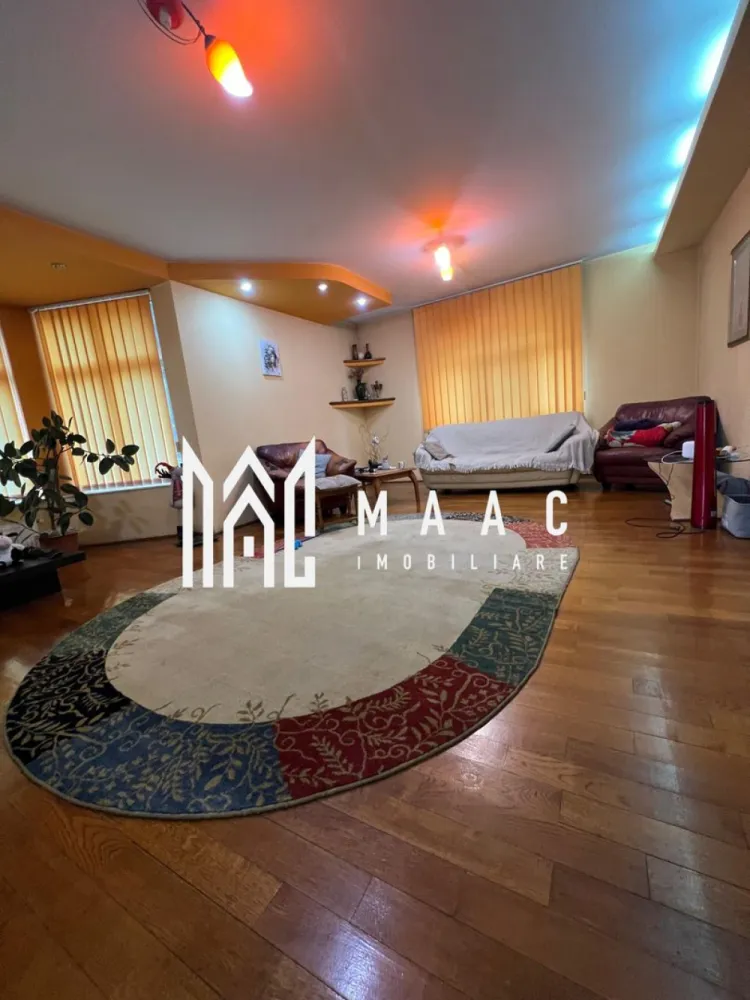 Vila | Cartier Traian - MAAC Imobiliare vă propune spre vânzare o vilă elegantă D+P+1, situată în unul dintre cele mai apreciate cartiere ale orașului Râmnicu Vâlcea – Cartier Traian, o zonă liniștită, cu acces facil către toate punctele de interes. Proprietatea dispune de o suprafață utilă de 240 mp, excelent compartimentată, amplasată pe un teren de 555 mp, împrejmuit cu gard zidit și fier forjat, oferind siguranță și intimitate. Caracteristici principale ale proprietății: Structură D+P+1 * Demisol ideal pentru depozitare, spații tehnice sau amenajarea unei crame * 3 dormitoare, dintre care unul cu baie matrimonială și dressing * Living spațios cu loc de servit masa * 3 băi * Bucătărie închisă * Cameră tehnică * Terasa perfectă pentru relaxare * Garaj * Zonă de barbeque în curte Dotări și beneficii: * Vila se vinde complet mobilată și utilată, conform fotografiilor de prezentare * Finisaje moderne și de calitate superioară * Spații generoase și luminoase, ideale pentru o familie Curtea de 555 mp oferă multiple posibilități de amenajare, fie că îți dorești un colț verde, un loc de joacă sau un spațiu de relaxare în aer liber. O proprietate premium, într-o zonă selectă, gata să devină acasă pentru cei care caută confort, intimitate și eleganță. Pentru detalii suplimentare sau programarea unei vizionări, MAAC Imobiliare vă stă cu drag la dispoziție! CP : CP2835950 - SP }}