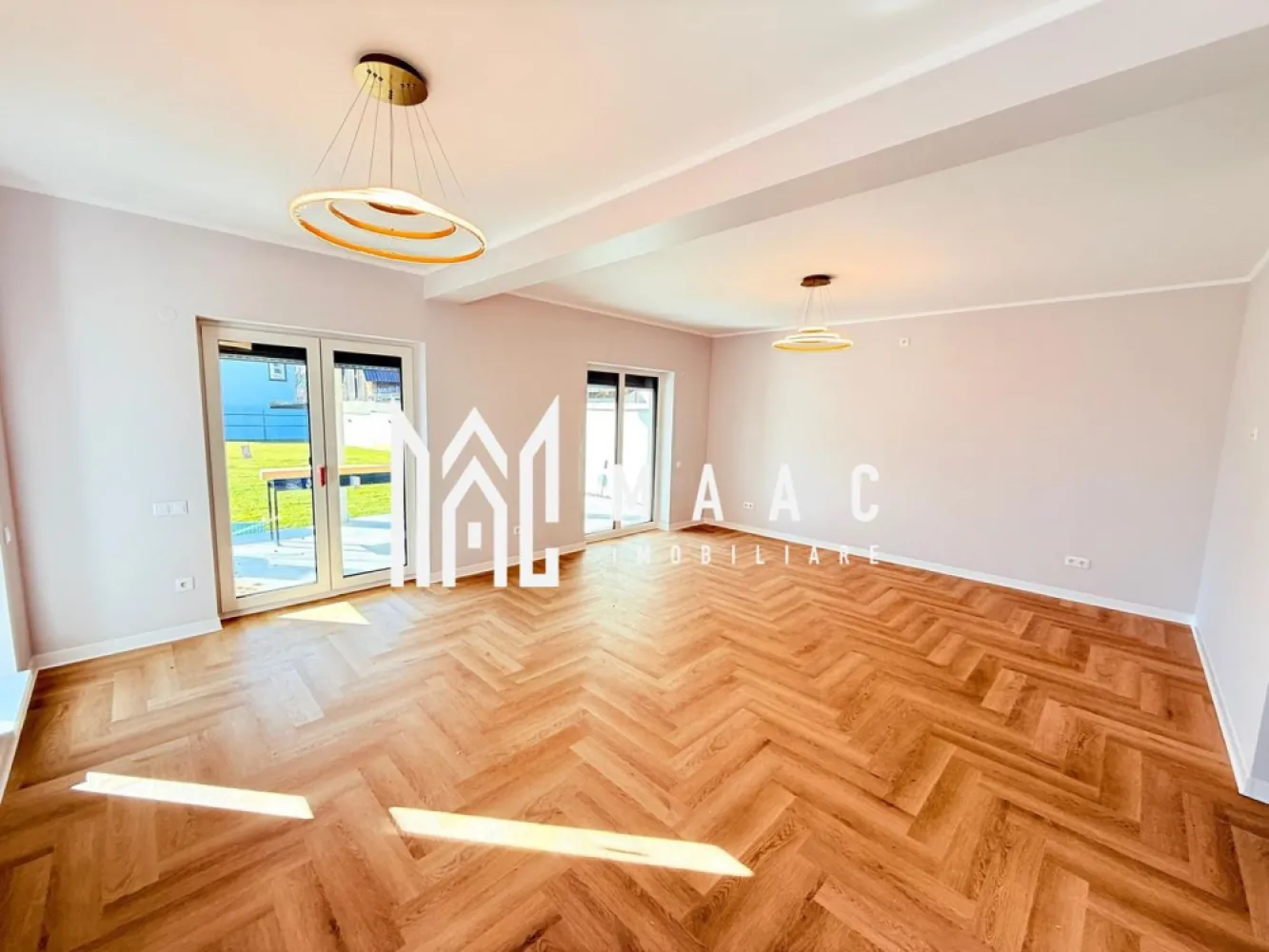 Casa individuala | 4 camere | La cheie | 644 MP | Selimbar - MAAC Imobiliare vă prezintă spre vânzare o casă individuală la stadiul de cheie, cu predare imediată, situată în Șelimbăr, în imediata apropiere a primăriei și a școlii. Caracteristici: Proprietate individuală, ideală pentru familie. Suprafață construită totală de 220 mp. Teren de 644 mp. Suprafață utilă de 145 mp, distribuită pe două niveluri: parter și etaj. Pod pentru depozitare. Predare la stadiul de cheie, disponibilă imediat. Compartimentare parter: Hol de acces prevăzut cu spațiu pentru pantofar și cuier. Living cu acces direct către terasa acoperită. Bucătărie închisă, bine delimitată, cu acces către cămară/cameră tehnică. Baie dedicată zonei de zi. Debara pentru depozitare suplimentară. Terasa acoperită. Etaj: Nivel destinat zonei de noapte, cu posibilitatea amenajării dormitoarelor și a băii în funcție de nevoile familiei, asigurând intimitate și confort. Avantaje locație: Poziționare excelentă, în apropierea instituțiilor publice, școlii și zonelor de interes. Acces rapid către Sibiu și principalele artere rutiere. Pentru mai multe detalii precizati telefonic ca ati vazut anuntul cu ID: CP2952053 }}