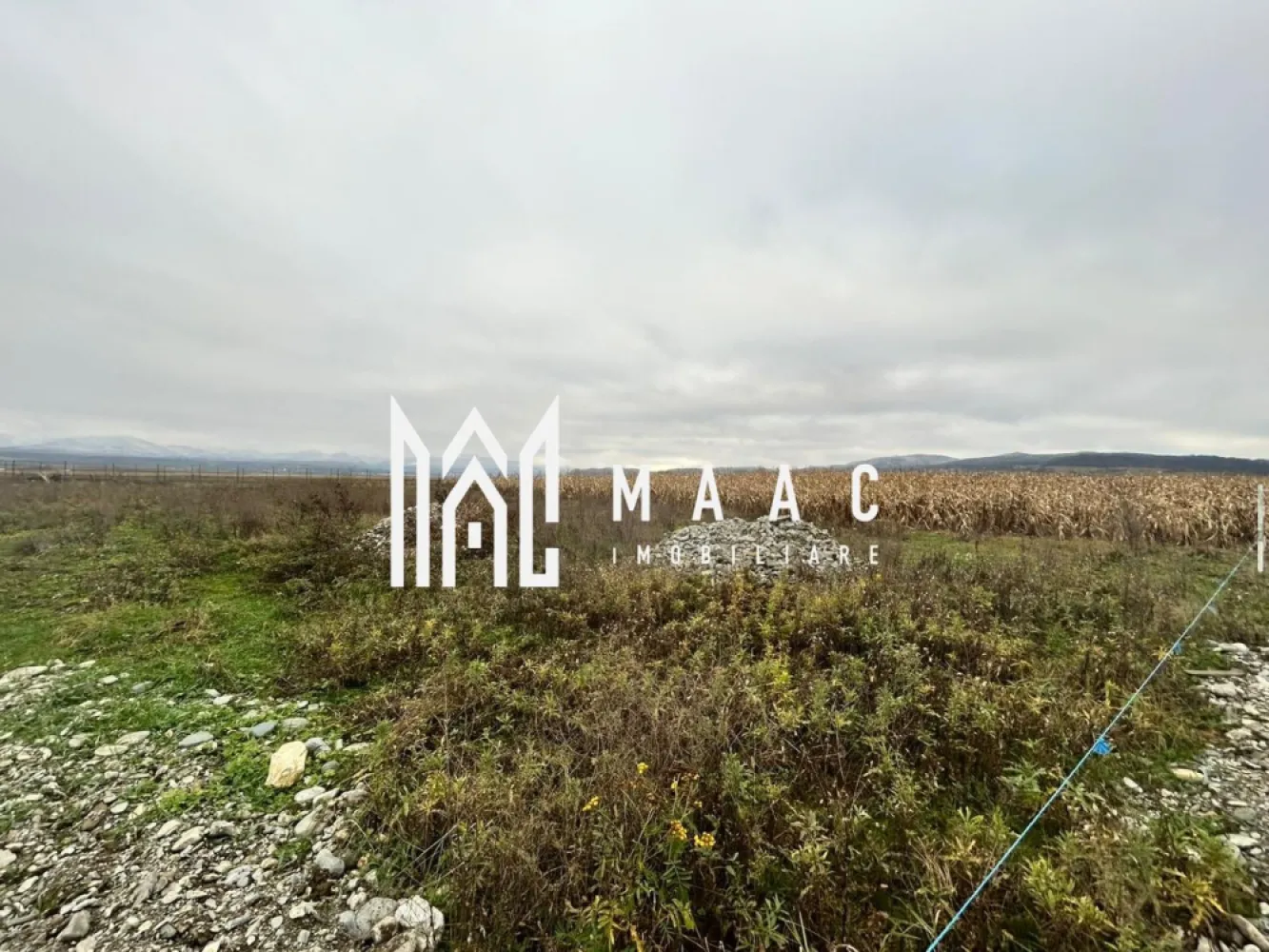 Teren intravilan | 860 mp | Deschidere 16 m | Priveliște montană | Bradu