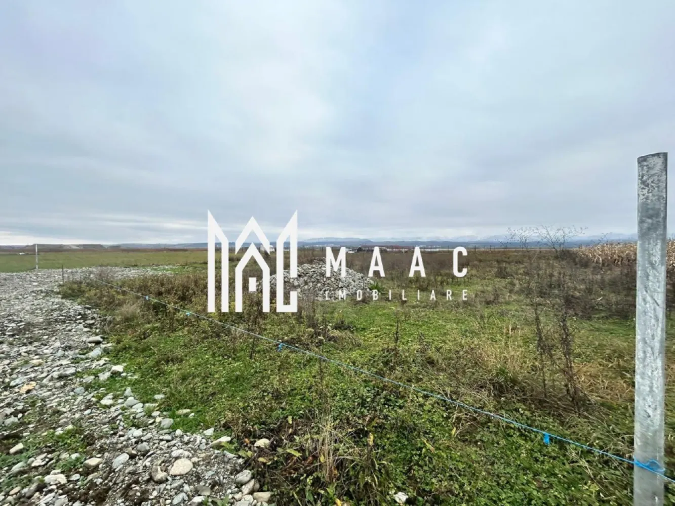 Teren intravilan | 860 mp | Deschidere 16 m | Priveliște montană | Bradu