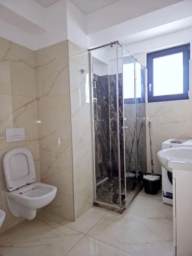 Exclusiv MAG Invest: Apartament 68 mp, parcare inclusă -Micro 17 - EXCLUSIVITATE MAG INVEST | COMISION 0% PENTRU CUMPĂRĂTOR Preț: 151.000 € Te invităm să descoperi un apartament modern și elegant, situat în cadrul noului ansamblu rezidențial Roka Concept, un proiect premium, construit în 2022, dedicat confortului, siguranței și calității vieții. Detalii apartament: Suprafață: 68 mp Etaj: 1 An construcție: 2022 Mobilat și utilat complet, cu mobilier realizat pe comandă Loc de parcare inclus în preț Caracteristici principale: Încălzire în pardoseală, pentru un confort termic superior Finisaje de înaltă calitate, materiale premium Baie complet echipată, design modern Aer condiționat Inverter, eficient energetic Tâmplărie Salamander Tripan, izolare termică și fonică excelentă Centrală termică proprie, cu control individual al consumului Contorizare individuală pentru apă, gaz și energie electrică Lift Schindler, acces facil și sigur Video interfon Curte privată închisă, spațiu verde supravegheat video Locație excelentă: Apartamentul este amplasat într-o zonă liniștită, dar foarte bine conectată, având acces rapid la toate facilitatile urbane Această proprietate este ideală atât pentru locuire proprie, cât și pentru investiție, datorită poziției, calității construcției și dotărilor premium. Pentru mai multe informații sau programarea unei vizionări: Liliana Ene – 0746 252 252 MAG Invest – Exclusivitate | Comision 0% pentru cumpărător }}