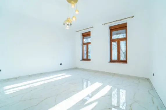 Apartament 2 camere parter înalt, amenajat complet.