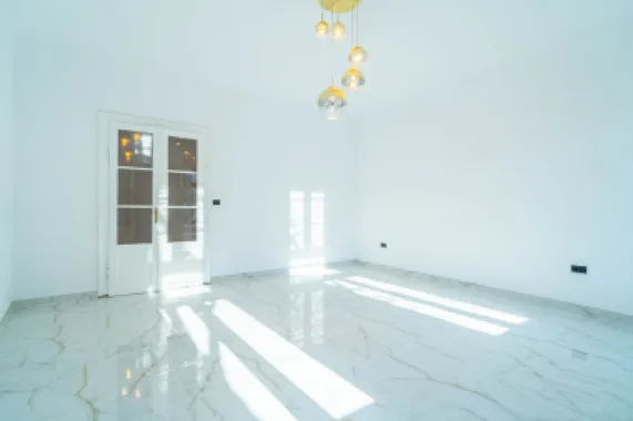 Apartament 2 camere parter înalt, amenajat complet.