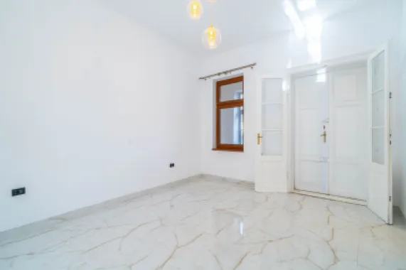 Apartament 2 camere parter înalt, amenajat complet.