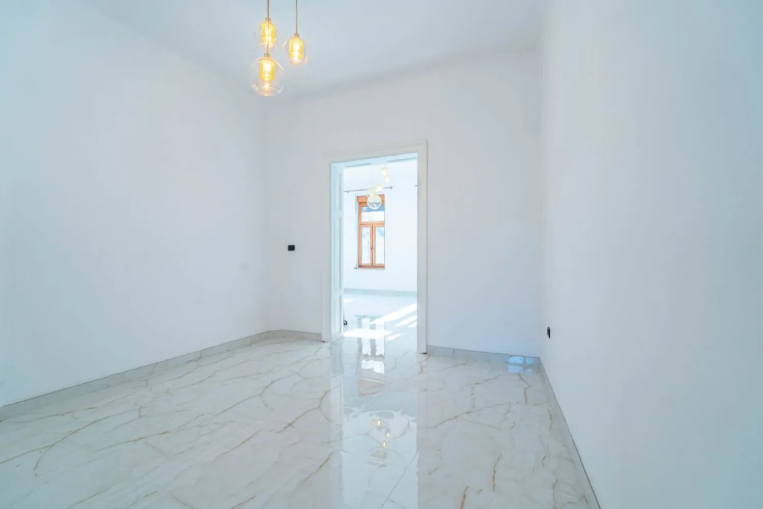 Apartament 2 camere parter înalt, amenajat complet.