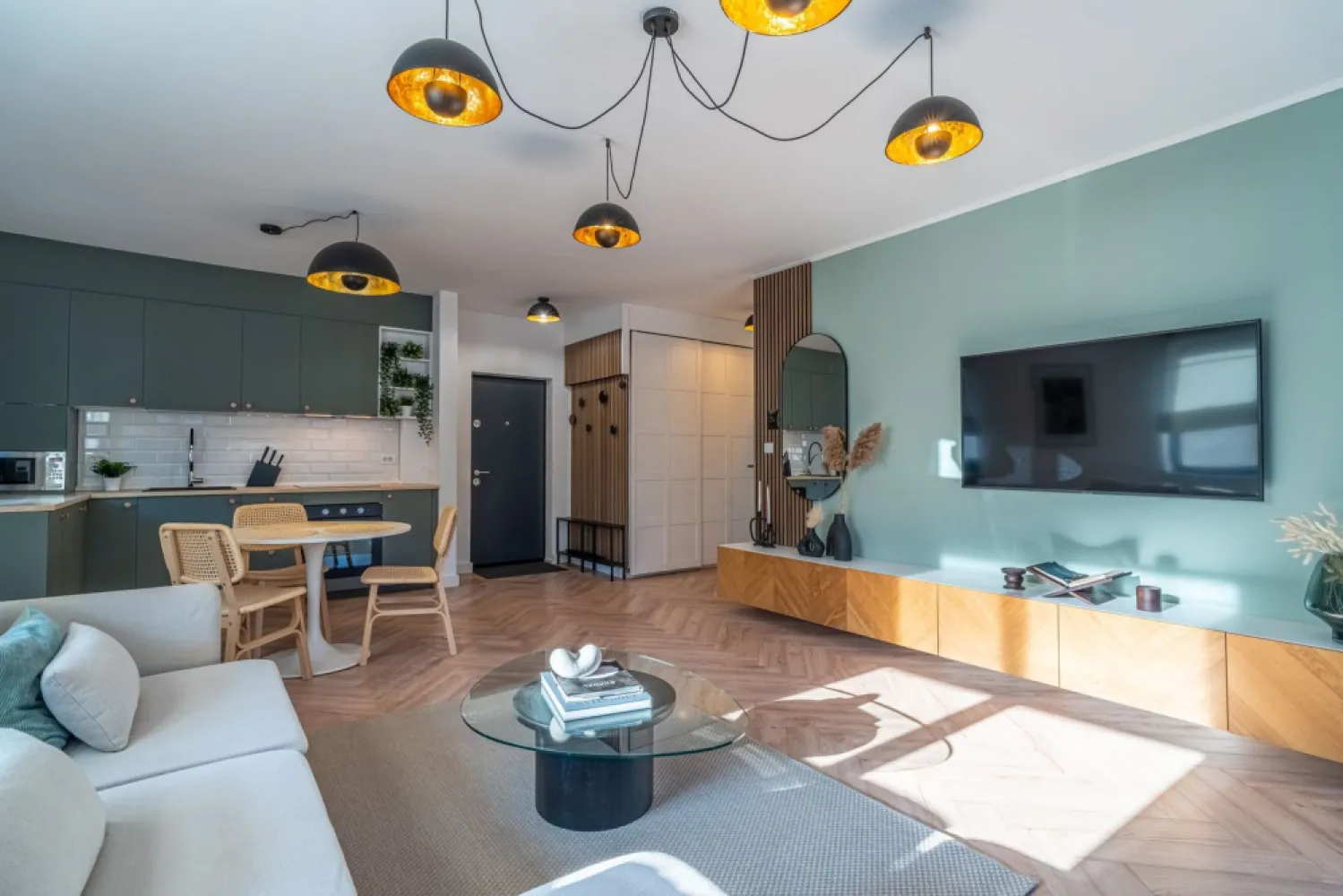 Apartament amenajat complet, ideal pentru familie sau investiție.