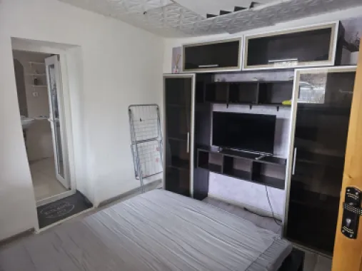 Casa 35 mp cu curte 300 mp, Micro 17 – Str. Oltului, 250 euro lunar
