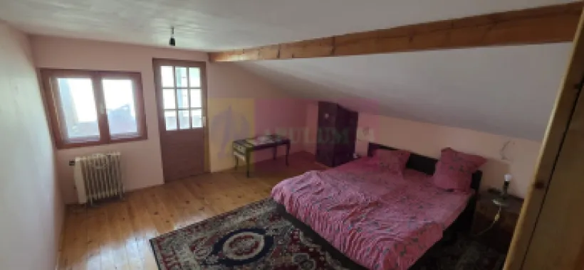 Cabana cu 5 camere de vanzare in Provita