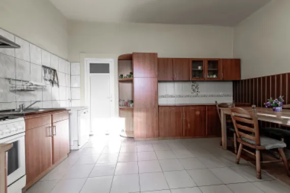 Locuință spațioasă cu grădină mare, în Aradul Nou, calea Timișorii