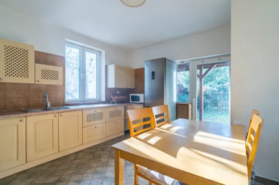 Apartament central la casă, spațios, ideal pentru familie numeroasă.