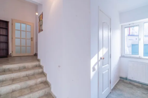 Apartament central la casă, spațios, ideal pentru familie numeroasă.