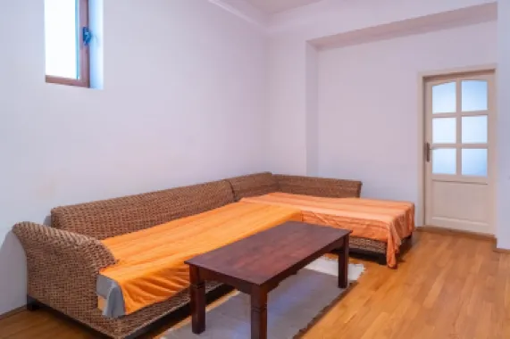 Apartament central la casă, spațios, ideal pentru familie numeroasă.