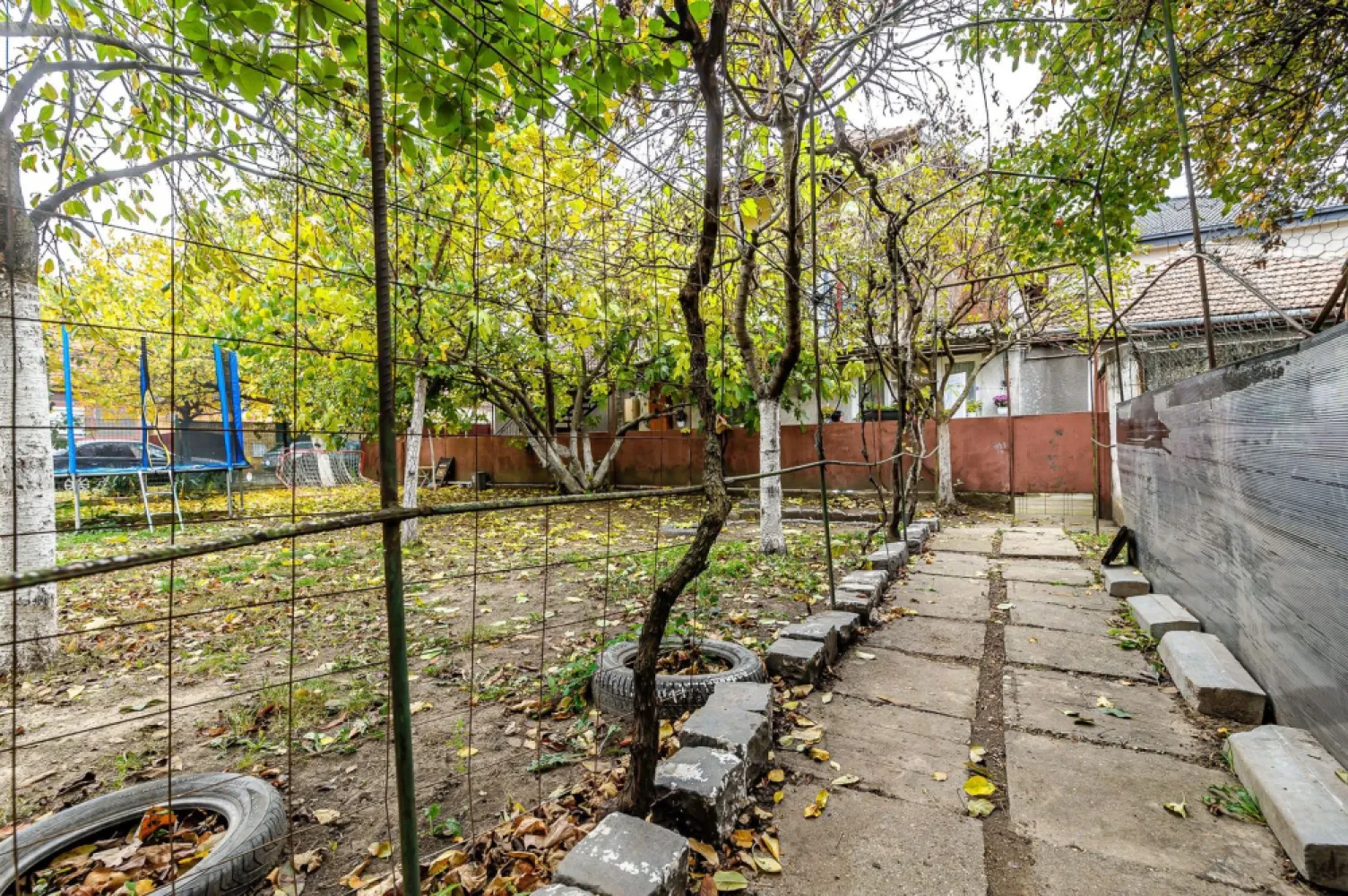 Locuință pentru familie mare apartament la casă, cu teren, Bujac.