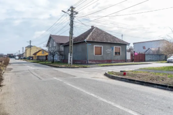 Casă de renovat cu 773 mp teren la preț de apartament