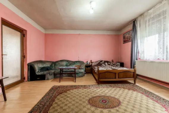 Casă de renovat cu 773 mp teren la preț de apartament