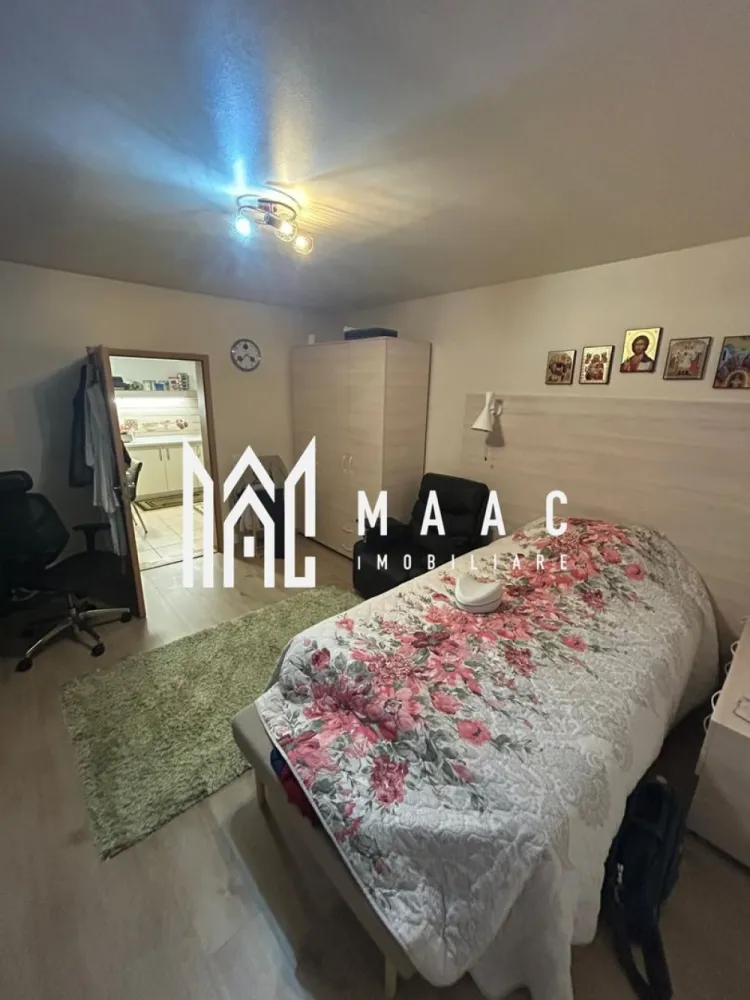 Casa Individuală | 260 MPU | Piscină Interioară | Curte Libera 100 MP - MAAC Imobiliare vă propune spre vânzare o proprietate rară și deosebit de versatilă, situată în Turnișor, într-un cartier liniștit și bine conectat cu orașul. Descrierea proprietății Casa este individuală și este formată din două corpuri distincte, oferind multiple posibilități de locuire, relaxare și divertisment. Corpul 1 – Locuința principală Suprafață utilă: aprox. 140 mp Compartimentare: 5 camere, bucătărie, 2 băi, pivniță, pod, cameră tehnică. Acest corp oferă spații generoase, luminoase și bine distribuite, potrivite pentru o familie numeroasă sau pentru cei care își doresc confort și intimitate. Corpul 2 – Relaxare & Entertainment Piscină interioară – suprafață: aprox. 60 mp Sală de oaspeți cu bar și biliard – suprafață: aprox. 60 mp Un spațiu ideal pentru petrecerea timpului liber, organizarea evenimentelor private sau pentru transformarea într-o zonă de wellness completă. Curtea Suprafață: aprox. 100 mp Complet pavată cu pișcoturi de beton Ușor de întreținut și perfectă pentru parcări sau zonă de recreere exterioară Alte beneficii Încălzire centrală proprie Proprietatea se vinde complet mobilată și utilată Posibilitate excelentă pentru locuință + zonă de agrement, spațiu de business, casă multifamilială sau investiție Pentru mai multe detalii sau pentru a programa o vizionare, vă rugăm să ne contactați, specificând ID: CP2835317 }}