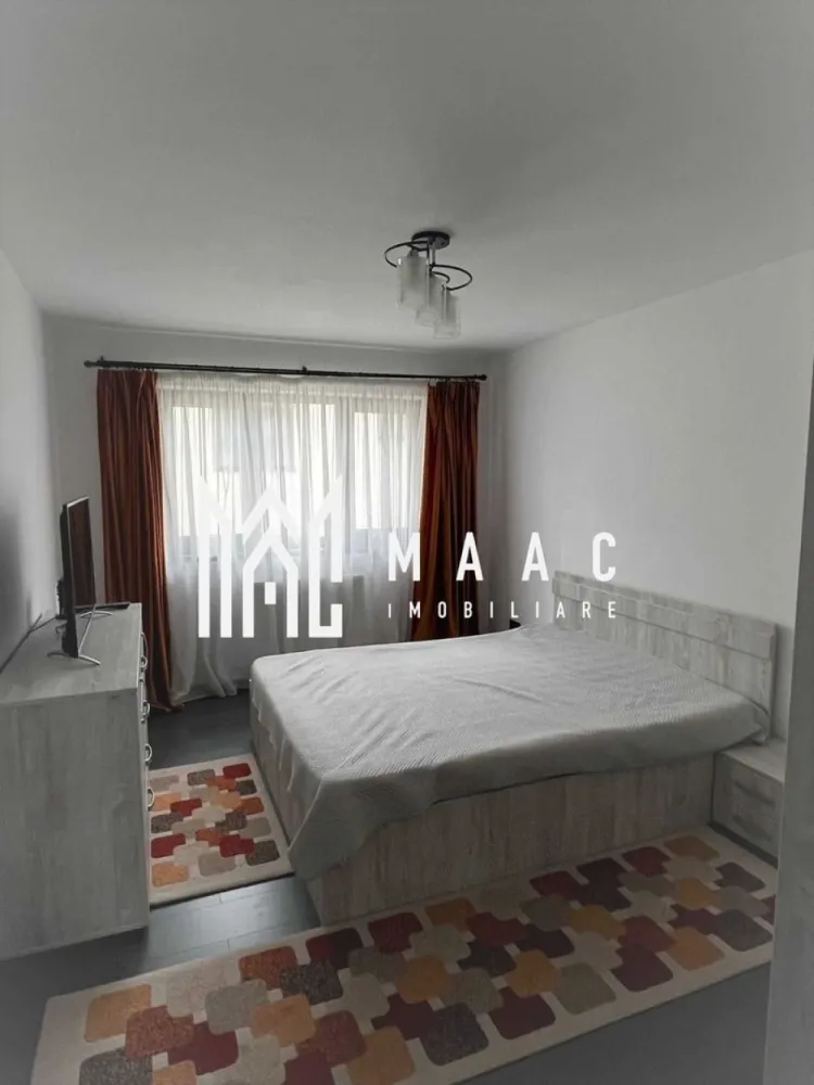 Apartament | 72 MP | 3 Camere | Balcon | Zona Pictor Brana - MAAC Imobiliare vă propune spre vânzare un apartament decomandat cu o suprafață utilă de 72 mp, conceput pentru a oferi confortul si liniștea de care aveți nevoie. Proprietatea se remarcă prin orientarea sa favorabilă spre SUD, ceea ce face ca toate camerele să fie inundate de lumină naturală. Balconul generos de 12 mp reprezintă punctul forte al locuinței, oferind o priveliște neobturată spre munți, pe care o puteți admira zilnic atât din living, cat si din dormitor. Un avantaj major îl reprezintă cele două locuri de parcare incluse. Caracteristici si Dotări: -compartimentare: decomandat -living spațios cu bucătărie de 26 mp -dormitor principal de 16 mp si al doilea dormitor de 14 mp -baie generoasa de 8 mp -hol de 8 mp -balcon de 12 mp cu acces dublu si vedere spre munti -orientare sudică pentru eficiență energetică și luminozitate Două spații de depozitare optimizate strategic Două locuri de parcare incluse în prețul de vânzare Amplasare retrasă într-un cadru liniștit, departe de traficul intens. Pentru programarea unei vizionări sau mai multe detalii contactați-ne și specificați codul proprietății: ID:CP2954447 }}