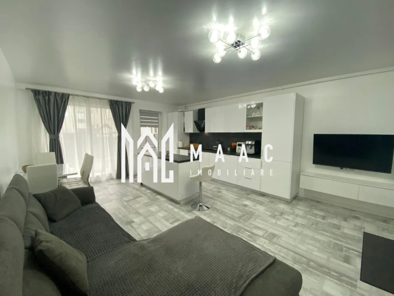 Apartament 3 camere |69 mpu| Curte generoasă – Șelimbăr - MAAC Imobiliare vă propune spre vânzare un apartament modern, situat la parter, în Șelimbăr, într-o zonă apreciată. Locuința are o suprafață utilă de 69 mp și este compartimentată decomandat. Unul dintre principalele avantaje ale proprietății este curtea generoasă, ideală pentru petrecerea timpului liber sau amenajarea unui spațiu verde privat. Apartamentul se vinde mobilat și utilat, fiind pregătit pentru mutare imediată. Se predă la cheie, cu finisaje moderne. Proprietatea este potrivită atât pentru locuință personală, cât și pentru investiție. Pentru mai multe detalii și programarea unei vizionări, vă rugăm să ne contactați menționând ID:CP2949104 }}