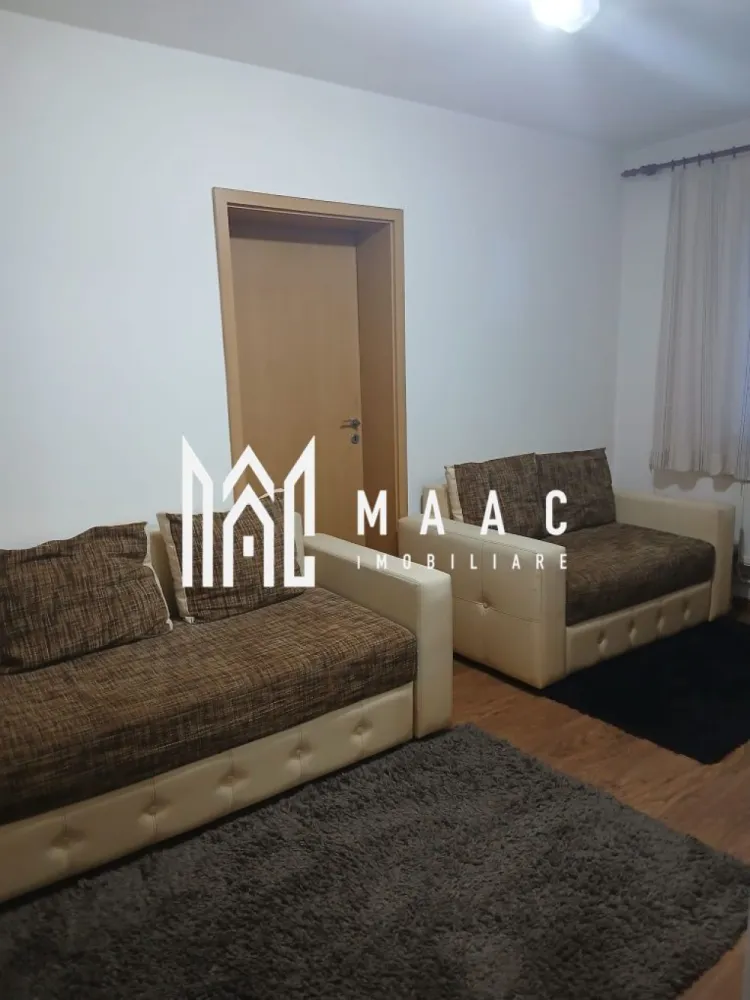 Apartament 2 Camere I Etaj 1 I Mobilat I Tiglari - Vând Apartament 2 Camere, zona Țiglari, apartamentul are 2 camere, 1 baie, 1 bucătărie, mobilat și utilat. Apartamentul are 32 mp utilizabili. Pentru mai multe detalii, contactați la numarul: 07********58 0034617082638 MAAC Imobiliare vă propune spre vânzare un apartament cu 2 camere, nedecomandat, situat la etajul 1 din 4 al unui imobil amplasat în zona Tiglari, o zonă urbană bine conectată la facilități comerciale și servicii esențiale. Proprietatea are o suprafață de 32 mp și reprezintă o opțiune potrivită atât pentru locuință proprie, cât și pentru investiție imobiliară, datorită poziționării într-o zonă cu acces rapid la puncte de interes din oraș. Apartamentul beneficiază de o compartimentare practică pentru această categorie de suprafață, spațiile fiind organizate astfel încât să ofere funcționalitate și confort pentru locuire. Poziționarea la ultimul etaj oferă un plus de intimitate, iar proximitatea față de magazine și servicii contribuie la un stil de viață comod. Compartimentarea locuinței este următoarea: -Dormitor -Bucătărie -Baie -Hol Imobilul este situat într-o zonă cu acces facil către centre comerciale și diverse puncte de interes, ceea ce face ca toate necesitățile zilnice să fie la îndemână. În imediata apropiere se găsesc magazine, servicii și multiple facilități urbane. De asemenea, accesul la mijloacele de transport în comun este rapid, oferind conexiuni eficiente către alte zone ale orașului. Apartamentul se vinde mobilat și utilat, oferind posibilitatea amenajării și personalizării spațiului în funcție de preferințele viitorului proprietar. Datorită poziționării și caracteristicilor sale, proprietatea poate reprezenta o alegere potrivită atât pentru locuire, cât și pentru investiție. Pentru mai multe detalii vă rugăm să precizați telefonic că ați văzut anunțul: CP2955592 }}
