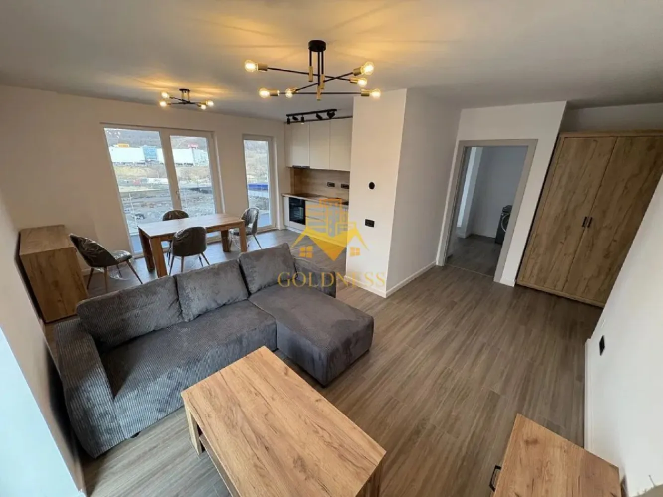 3 camere, Modern, Bloc nou, Parcare, Pet Friendly, Elite City, Iris - GOLDNESS Imobiliare vă propune spre închiriere un apartament cu 3 camere complet mobilat și utilat, la etajul 7 într-un imobil de 7 etaje, în Cartierul Iris. Dispune de loc de parcare subterana! Se acepta DOAR caini de talie mica! Se află în apropierea stațiilor de transport în comun, magazine, restaurante, spații verzi, farmacii, etc. Apartamentul este compartimentat astfel: - dormitor cu pat matrimonial, dressing, noptiere - dormitor cu pat matrimonial, dressing, noptiere - living cu bucatarie open space complet utilată și mobilată, canapea extensibilă, loc de servit masa - baie cu cabina de dus, calorifer port prosop și dulap pentru depozitare. - baie cu cada, calorifer port prosop și dulap pentru depozitare. - terasa de 12 mp. Imobilul este dotat cu toate cele necesare- centrală proprie, frigider, aragaz, hotă, mașină de spălat haine, etc. Dacă sunteți interesați de acest apartament și doriți să îl vizionați, dar și pentru alte oferte nu ezitați să ne contactați telefonic sau prin e-mail. Vă stăm la dispoziție! Pentru intermediere se percepe un comision de 50% din prețul chiriei! }}