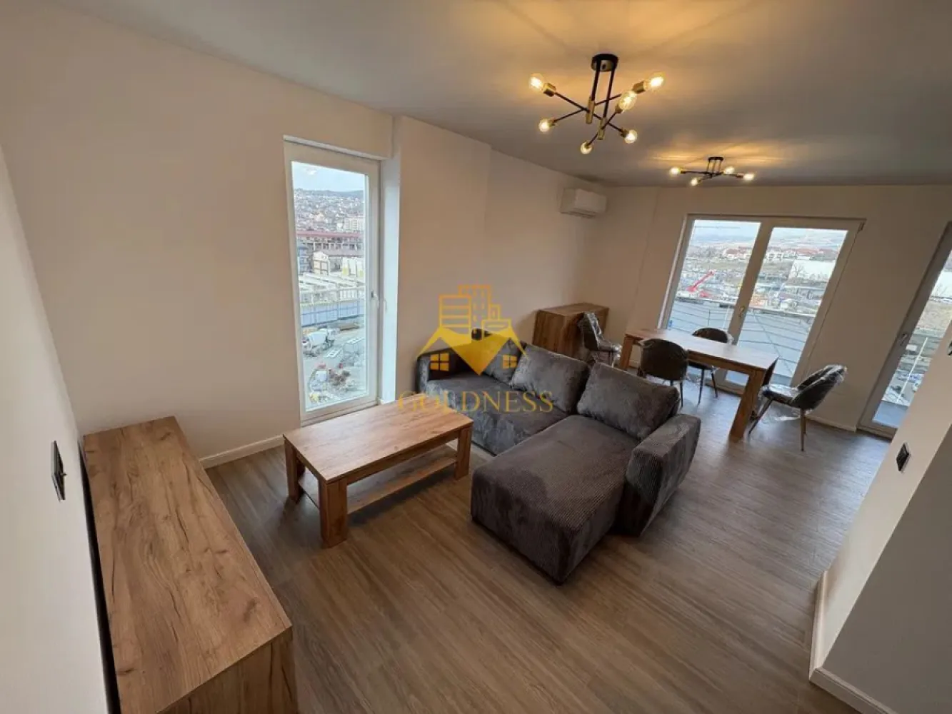 3 camere, Modern, Bloc nou, Parcare, Pet Friendly, Elite City, Iris - GOLDNESS Imobiliare vă propune spre închiriere un apartament cu 3 camere complet mobilat și utilat, la etajul 7 într-un imobil de 7 etaje, în Cartierul Iris. Dispune de loc de parcare subterana! Se acepta DOAR caini de talie mica! Se află în apropierea stațiilor de transport în comun, magazine, restaurante, spații verzi, farmacii, etc. Apartamentul este compartimentat astfel: - dormitor cu pat matrimonial, dressing, noptiere - dormitor cu pat matrimonial, dressing, noptiere - living cu bucatarie open space complet utilată și mobilată, canapea extensibilă, loc de servit masa - baie cu cabina de dus, calorifer port prosop și dulap pentru depozitare. - baie cu cada, calorifer port prosop și dulap pentru depozitare. - terasa de 12 mp. Imobilul este dotat cu toate cele necesare- centrală proprie, frigider, aragaz, hotă, mașină de spălat haine, etc. Dacă sunteți interesați de acest apartament și doriți să îl vizionați, dar și pentru alte oferte nu ezitați să ne contactați telefonic sau prin e-mail. Vă stăm la dispoziție! Pentru intermediere se percepe un comision de 50% din prețul chiriei! }}