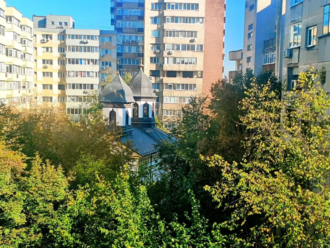 Ag BRASADAS închiriază Ap 2 cam. deosebit Et 6/10 zona TEI.