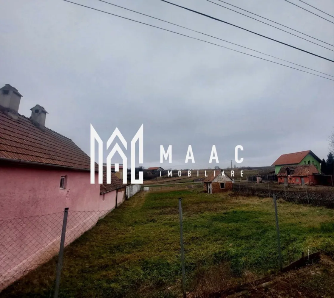 Teren | Intravilan 843 MPU | Sura Mica - MAAC Imobiliare prezintă spre vânzare un teren intravilan cu potențial excelent de dezvoltare, amplasat în localitatea Șura Mică. Proprietatea dispune de 843 mp și beneficiază de deschidere la două străzi, un avantaj care oferă flexibilitate în configurarea viitoarei construcții și acces facil din două direcții. Terenul a găzduit anterior o construcție, fapt ce facilitează racordarea la utilități. În prezent, parcela este curată, îngrijită și complet împrejmuită, fiind pregătită pentru demararea imediată a unei noi dezvoltări — fie locuință individuală, casă de vacanță sau proiect investițional. Amplasamentul oferă liniște, acces rapid către zonele de interes din localitate și un cadru propice pentru viitorii proprietari. Pentru informații suplimentare sau pentru programarea unei vizionări, vă invităm să contactați echipa MAAC Imobiliare, menționând ID CP: 2827878. }}