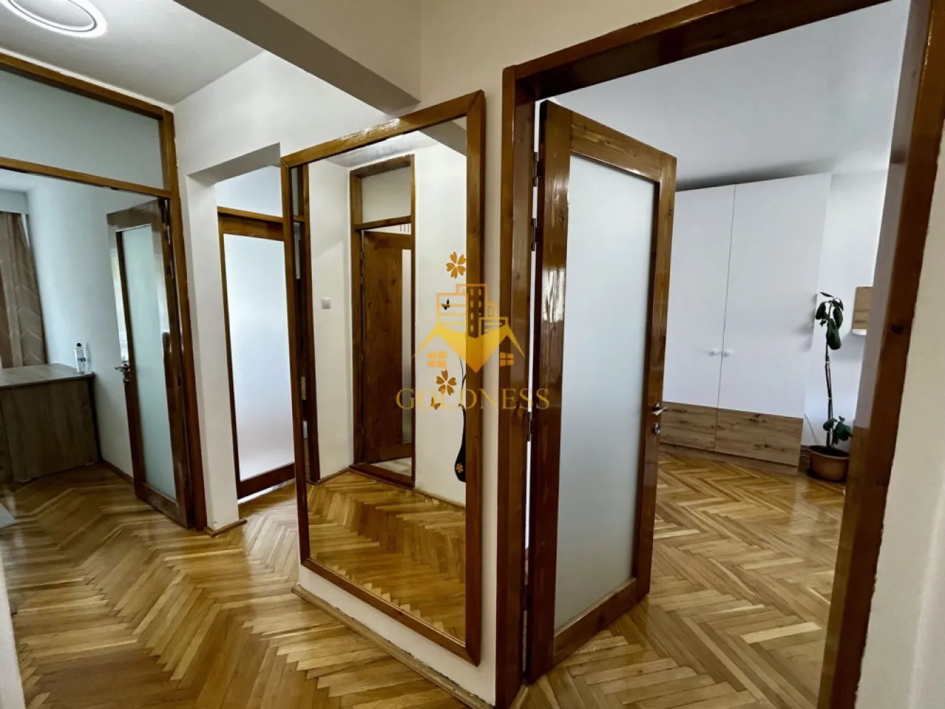 3 camere decomandate, UMF, USAMV, Regina Maria, Louis Pasteur, Zorilor