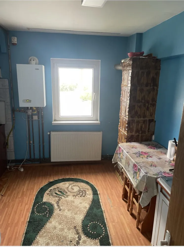 Apartament 2 camere - Apartament 2 camere, decomandat, central reper Penny, Lidl, AC , centrala gaze , teava individuala apa, se vinde mobilat sau nu.