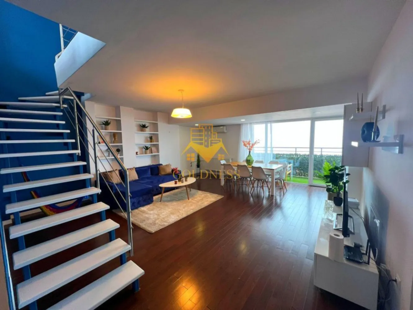 Penthouse , LUX, AC, parcare subterana, Sophia Residence, Buna Ziua - GOLDNESS Imobiliare vă propune spre vanzare un penthouse / apartament cu 5 camere complet mobilat și utilat pe doua niveluri, la etajul 5+6, în cartierul Buna Ziua, Complexul Sophia Residence. Dispune de loc de parcare subteran! Apartamentul este compartimentat astfel: -2 dormitoare cu paturi matrimoniale - 3 bai, una cu vana si 2 cu cabina de dus, dulapuri pentru depozitare, - 2 living-uri cu canapele extensibile, dotate cu AC, TV, dressing, - o camera renovata ca si birou - o camera mai mica mobilata ca si dressing. - 4 terase de 70 mp in total, cu iesire din fiecare dormitor. Imobilul este dotat cu toate cele necesare-termoficare cu calorifere, mașină de spălat haine, masina de spalat vase, 2 aer conditionat, frigider, plită electrică, hotă, TV, etc. Se află în apropierea stațiilor de transport în comun, magazine, restaurante, spații verzi, farmacii, etc. Dacă sunteți interesați de acest apartament și doriți să îl vizionați, dar și pentru alte oferte sau detalii nu ezitați să ne contactați telefonic sau prin e-mail - goldnessimobiliare@gmail.com. Vă stăm la dispoziție! Pentru intermediere se percepe un comision de 2% din prețul vânzării! }}