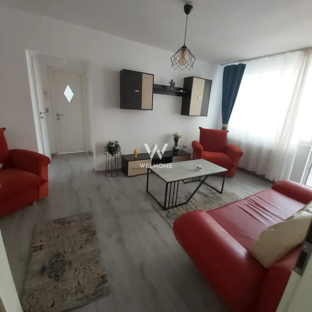 Apartament 2 camere de inchiriat. Mihai Viteazu, Sibiu - Va oferim spre inchiriere un apartament cu 2 camere, semidecomandat, situat la parterul unui bloc de 10 etaje de pe Bulevardul Mihai Viteazu din Sibiu. Recent eliberat Compartimentare: Hol, bucatarie, living cu iesire pe balcon, hol , baie, dormitor Nu se accepta animale de companie Pret: 400 euro/luna, usor negociabil Se percepe o garantie Comision agentie 50% din contravaloarea unei chirii Detalii si vizionari: 0752.088.381 }}