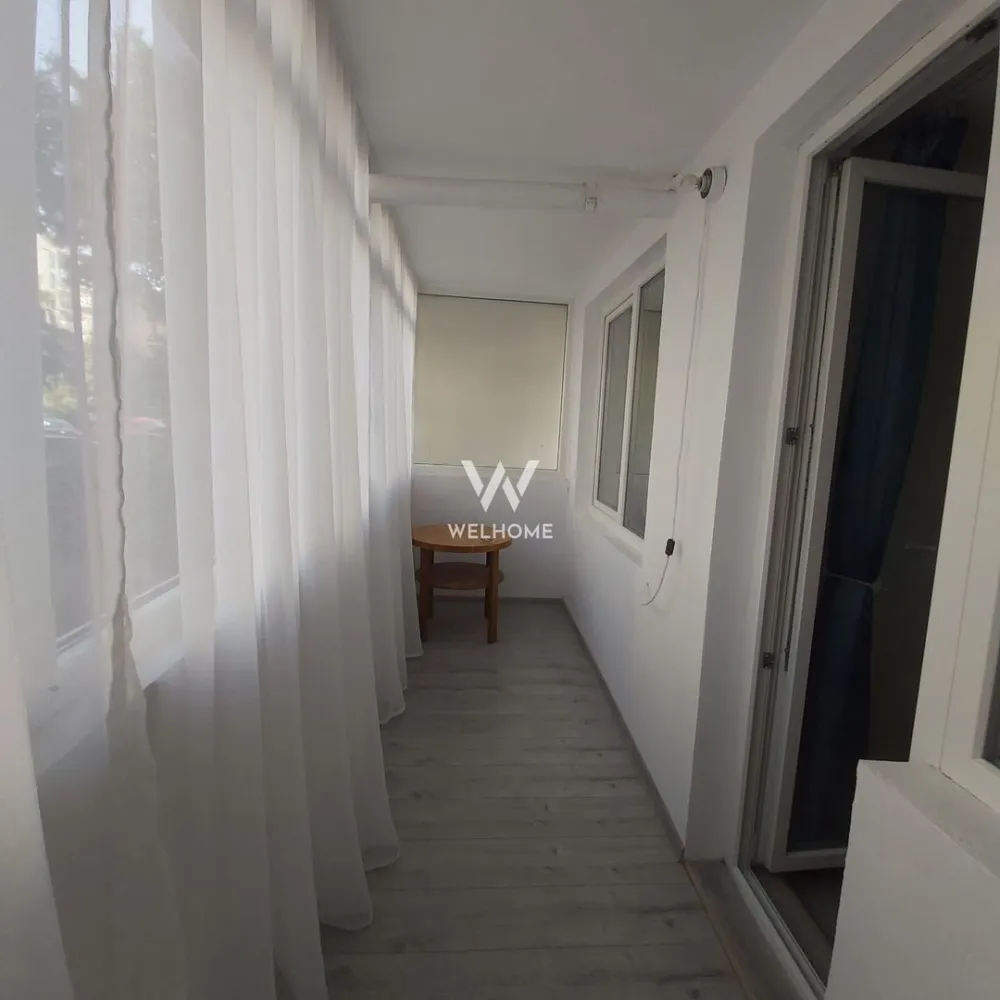 Apartament 2 camere de inchiriat. Mihai Viteazu, Sibiu - Va oferim spre inchiriere un apartament cu 2 camere, semidecomandat, situat la parterul unui bloc de 10 etaje de pe Bulevardul Mihai Viteazu din Sibiu. Recent eliberat Compartimentare: Hol, bucatarie, living cu iesire pe balcon, hol , baie, dormitor Nu se accepta animale de companie Pret: 400 euro/luna, usor negociabil Se percepe o garantie Comision agentie 50% din contravaloarea unei chirii Detalii si vizionari: 0752.088.381 }}